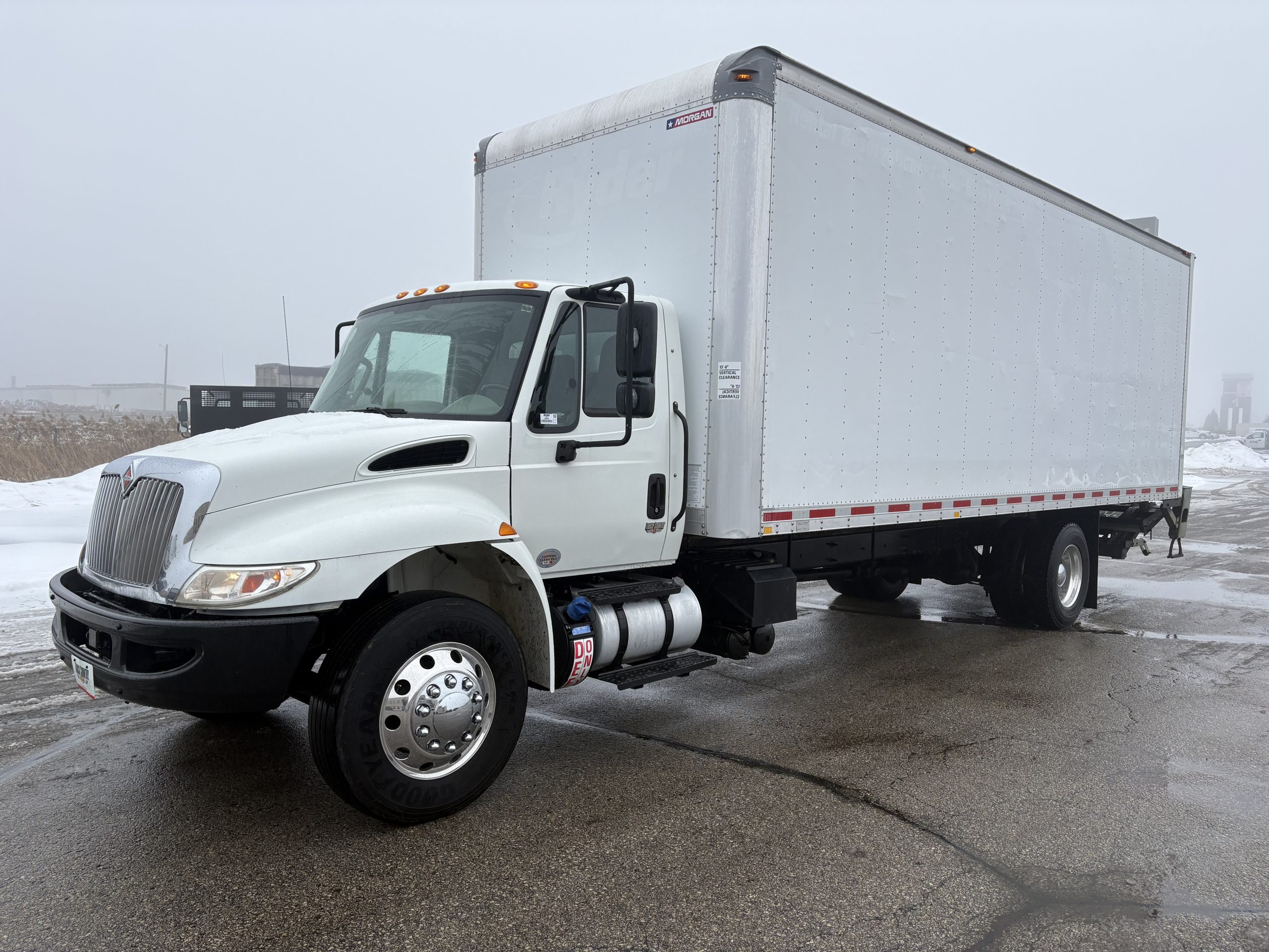 2018 International 4300 - image 1 of 5