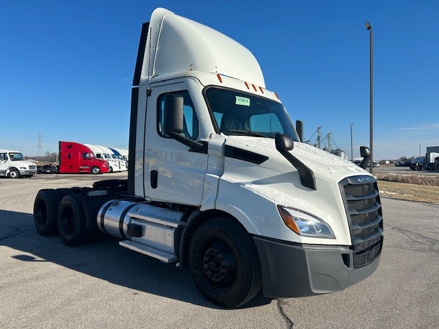 2021 Freightliner PE116DC 2021 Freightliner PE116DC - image 3 of 6