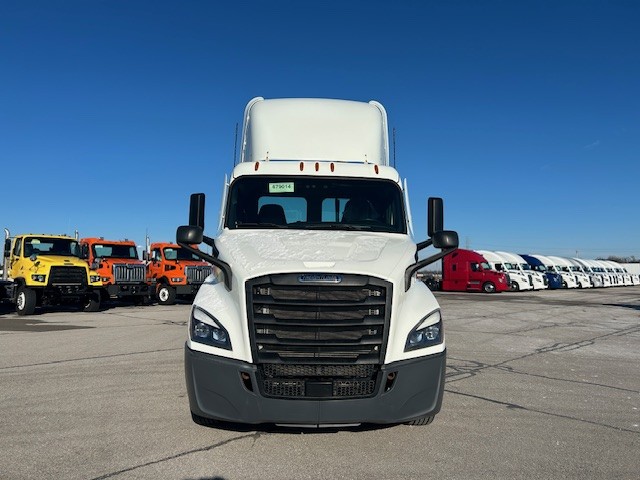 2021 Freightliner PE116DC 2021 Freightliner PE116DC - image 2 of 6