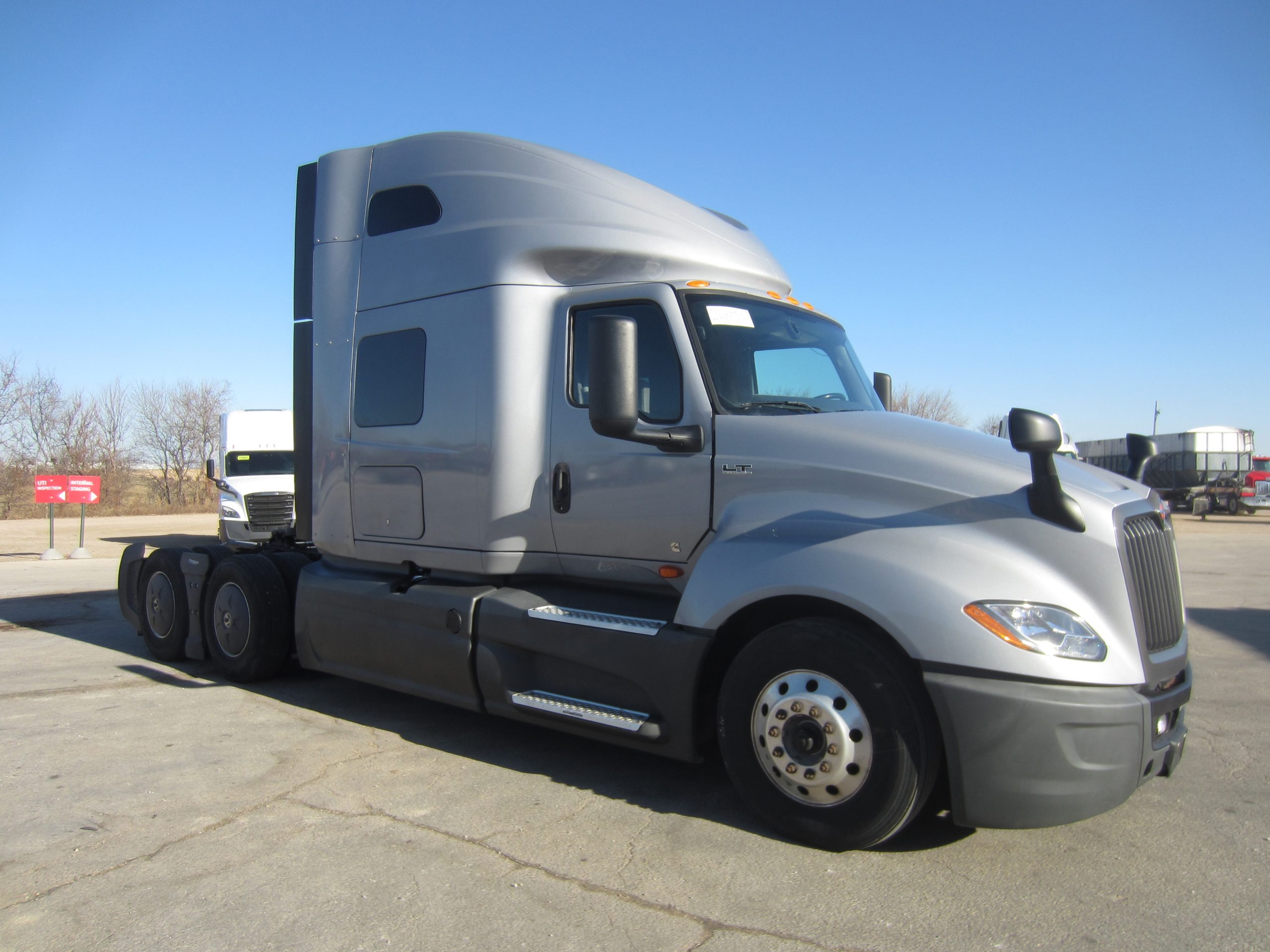 2022 International LT625 2022 International LT625 - image 3 of 4