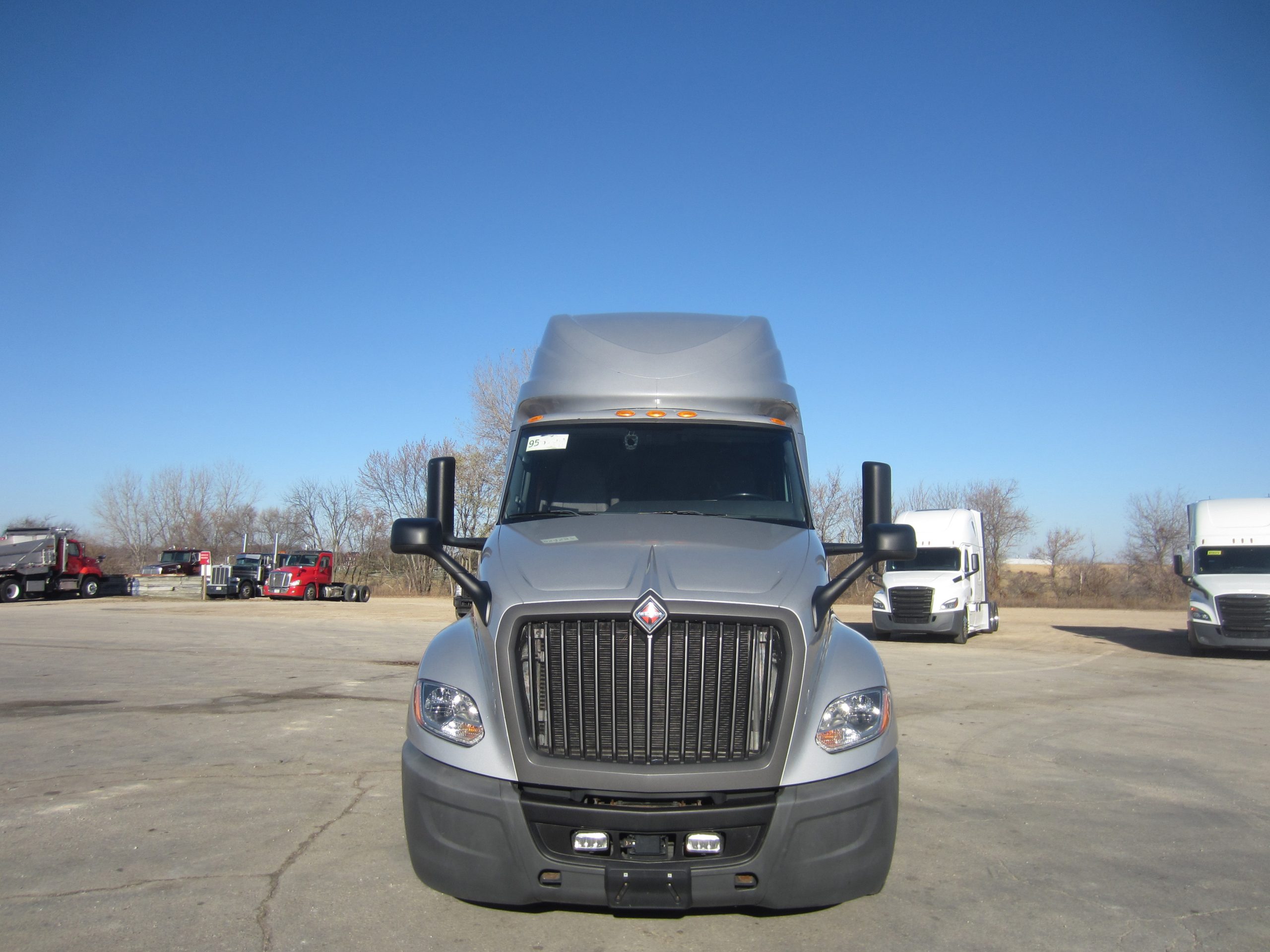 2022 International LT625 2022 International LT625 - image 2 of 4