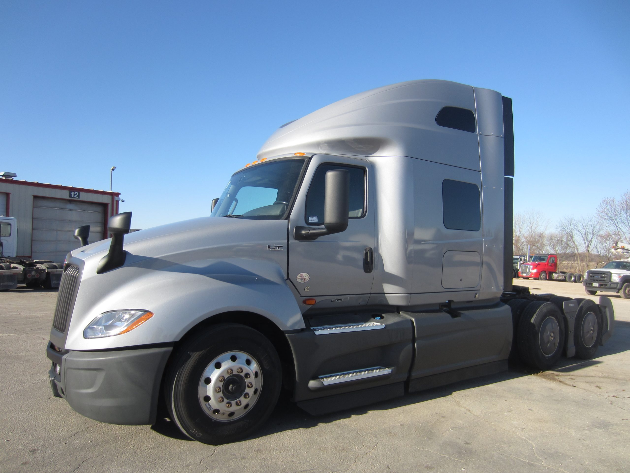 2022 International LT625 2022 International LT625 - image 1 of 4