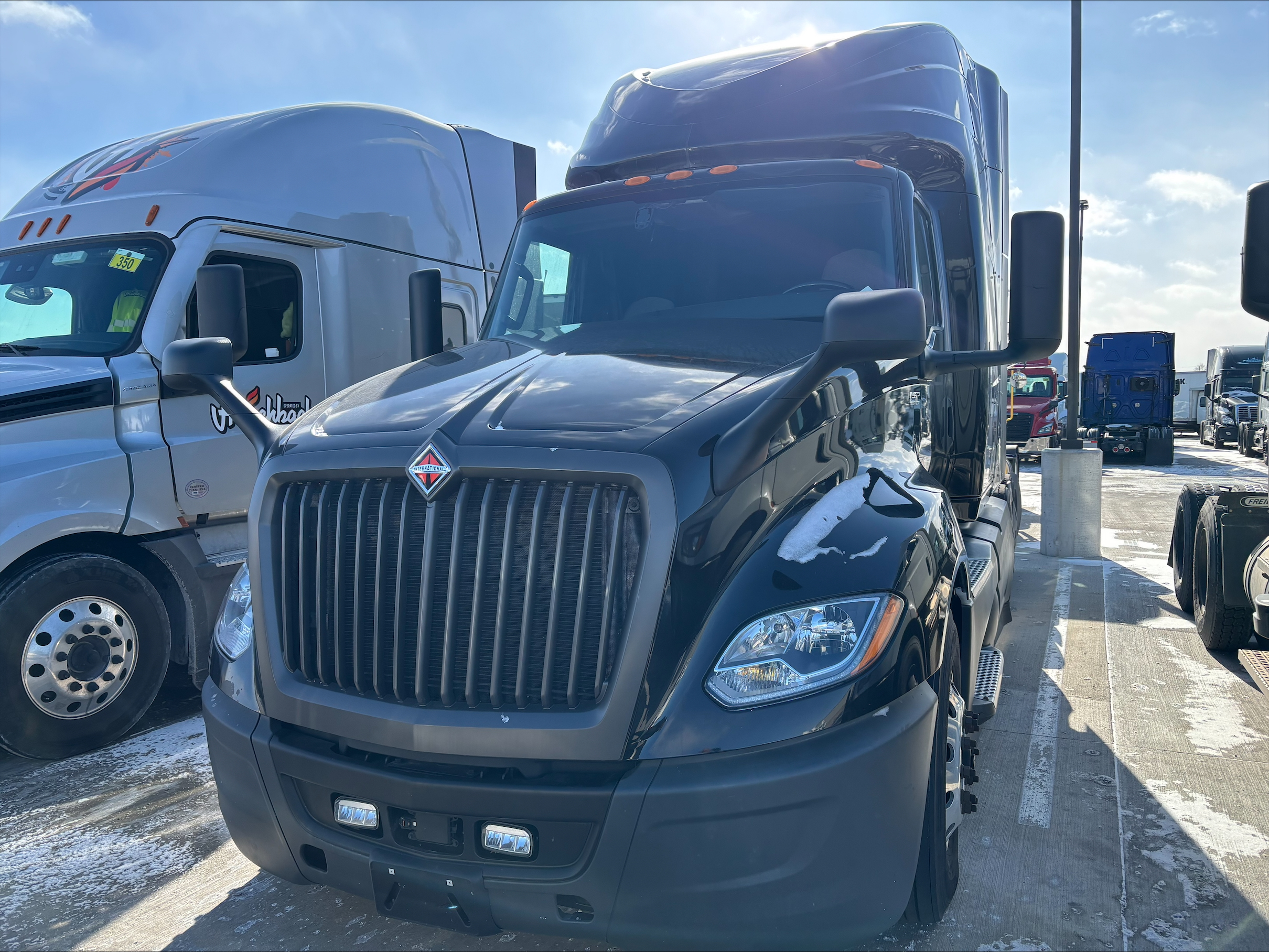 2022 International LT625 2022 International LT625 - image 2 of 6