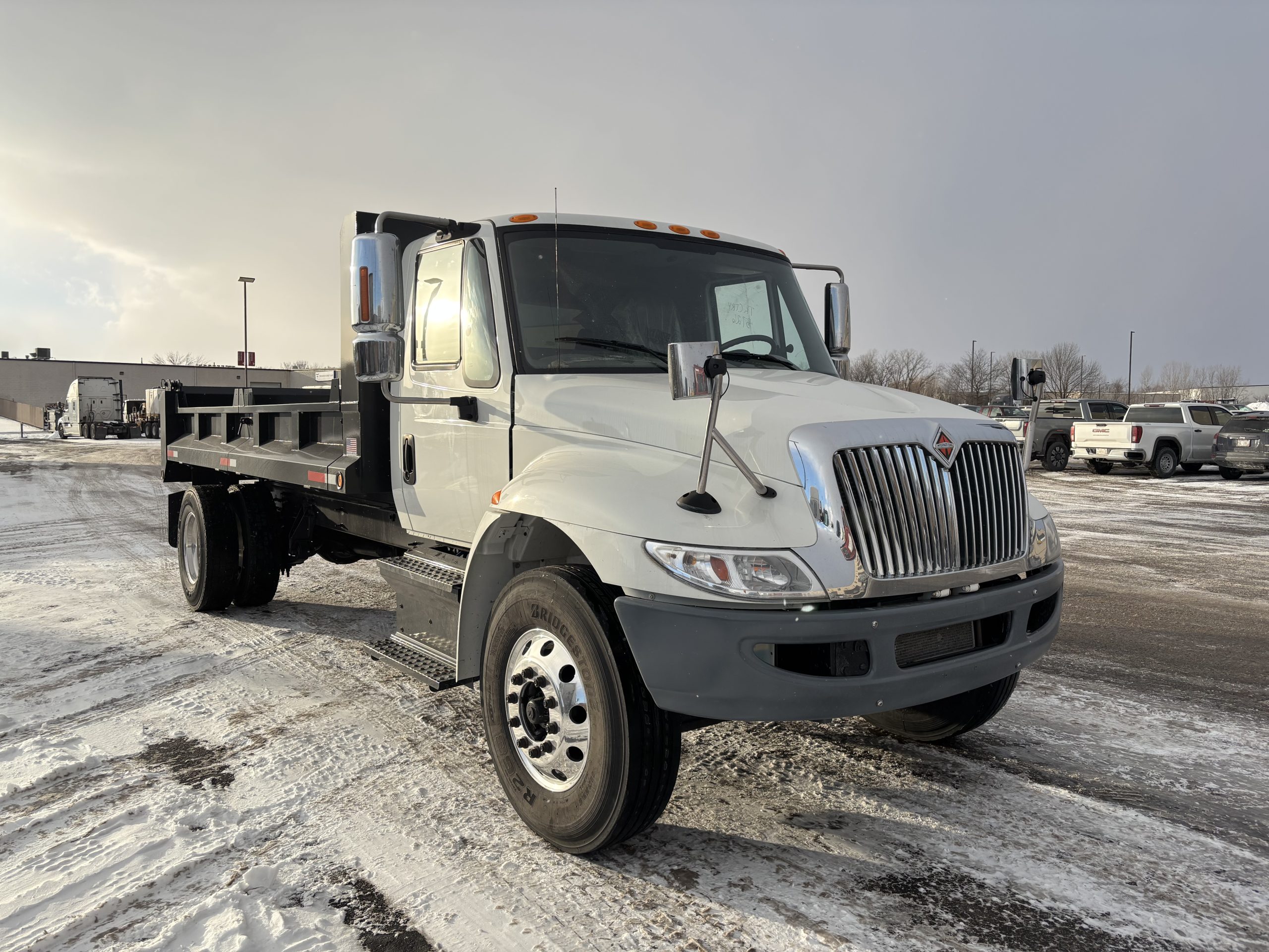 2018 International 4300 2018 International 4300 - image 2 of 5