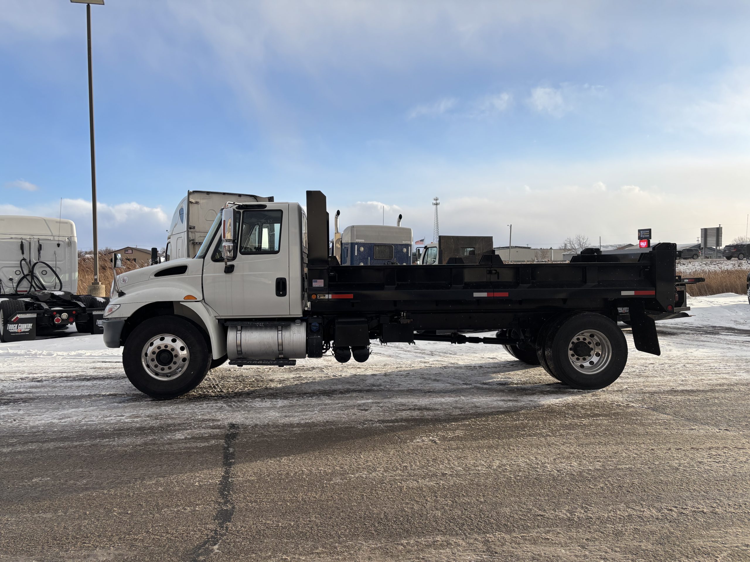 2018 International 4300 2018 International 4300 - image 4 of 5