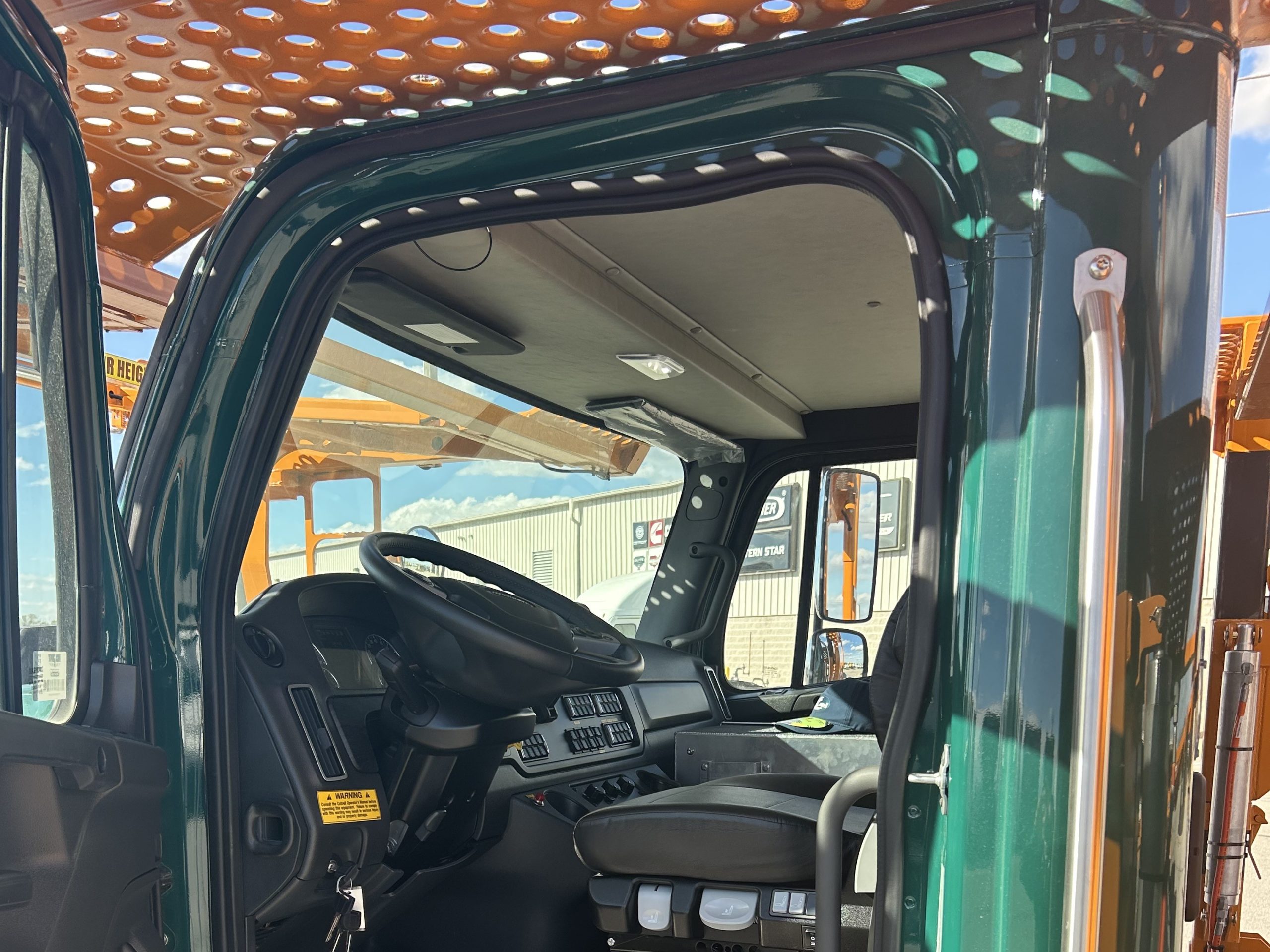 2024 Freightliner 114SD+ 2024 Freightliner 114SD+ - image 5 of 6