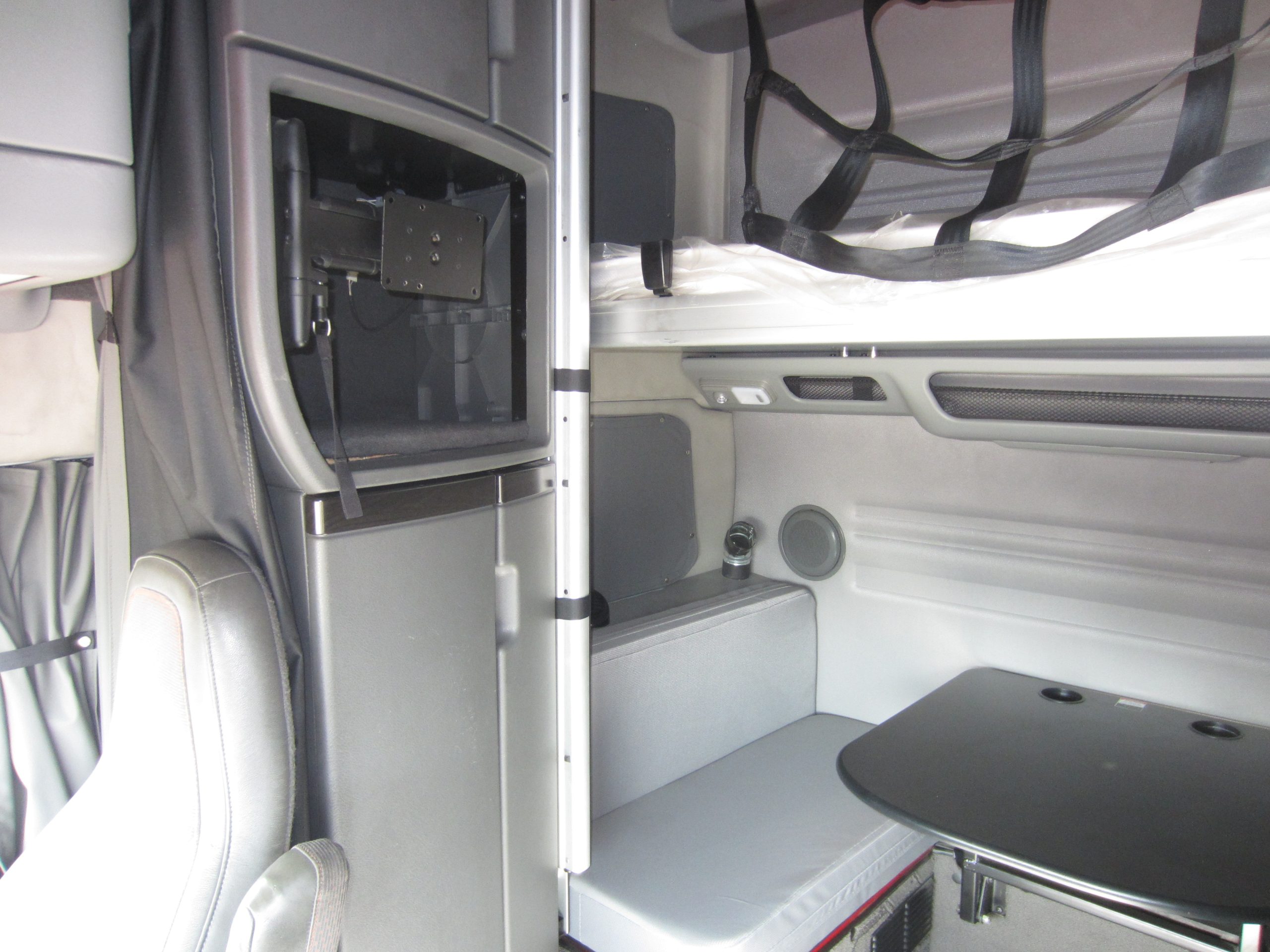 2022 Volvo VNL860 2022 Volvo VNL860 - image 6 of 6