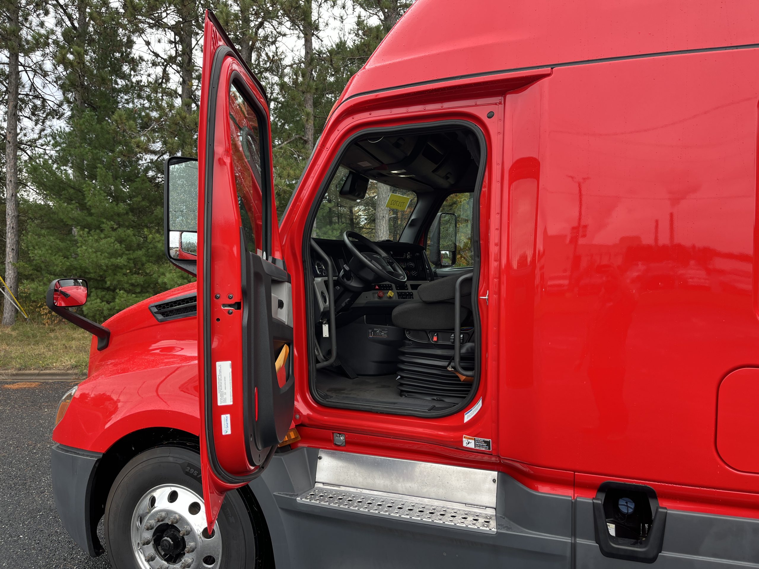 2022 Freightliner PT126SLP 2022 Freightliner PT126SLP - image 4 of 6