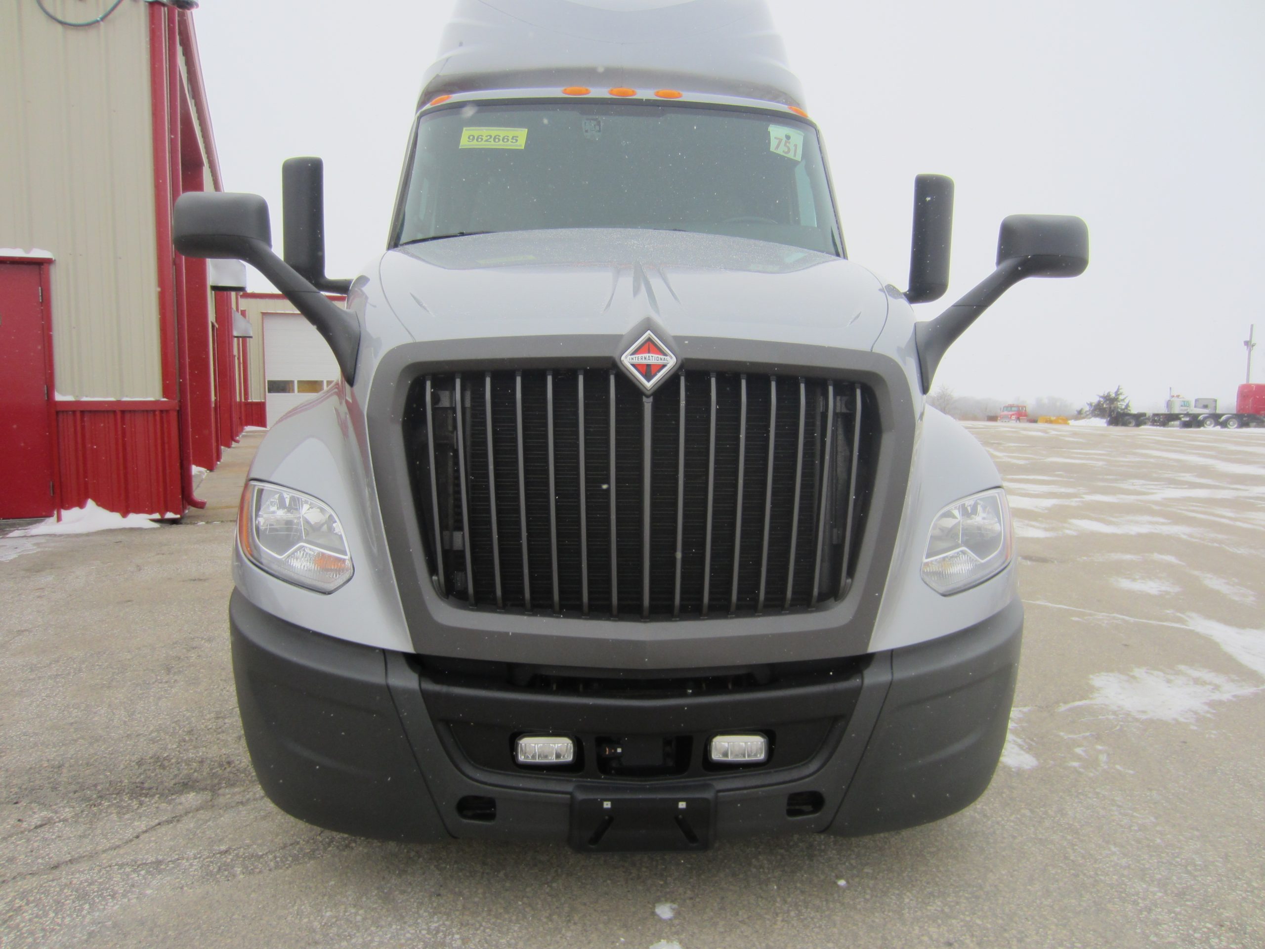 2022 International LT625 2022 International LT625 - image 2 of 6