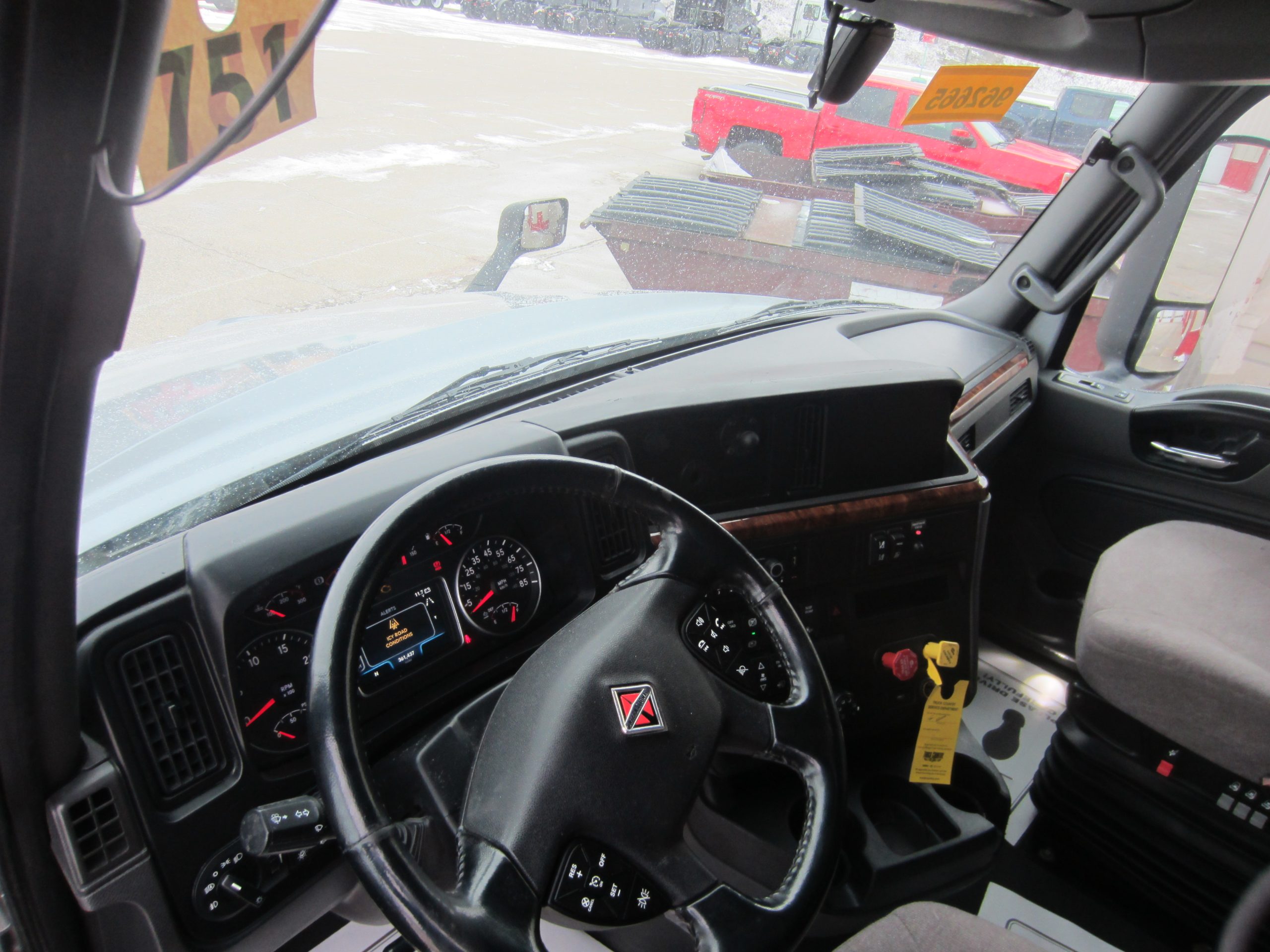 2022 International LT625 2022 International LT625 - image 5 of 6