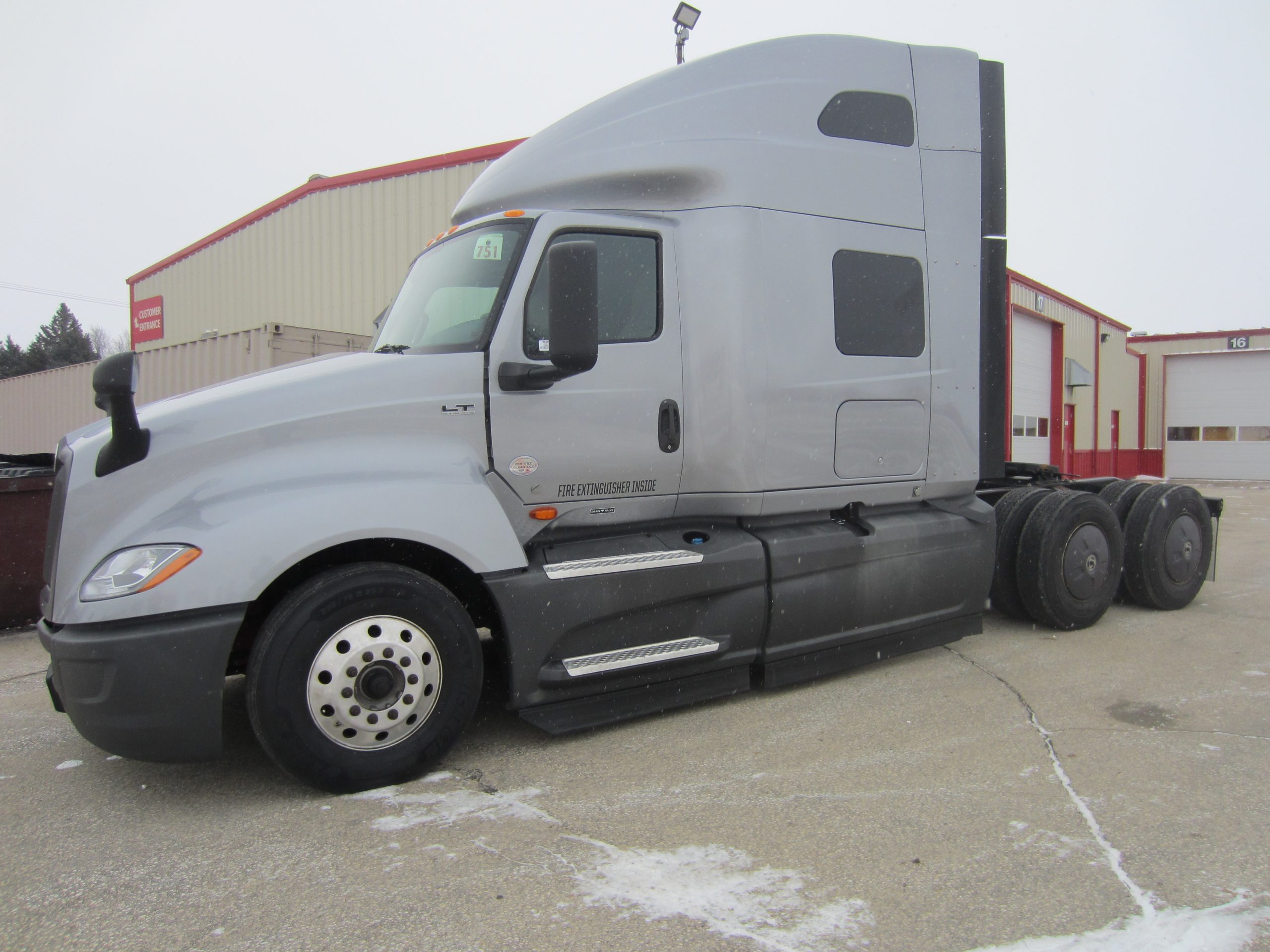 2022 International LT625 2022 International LT625 - image 1 of 6