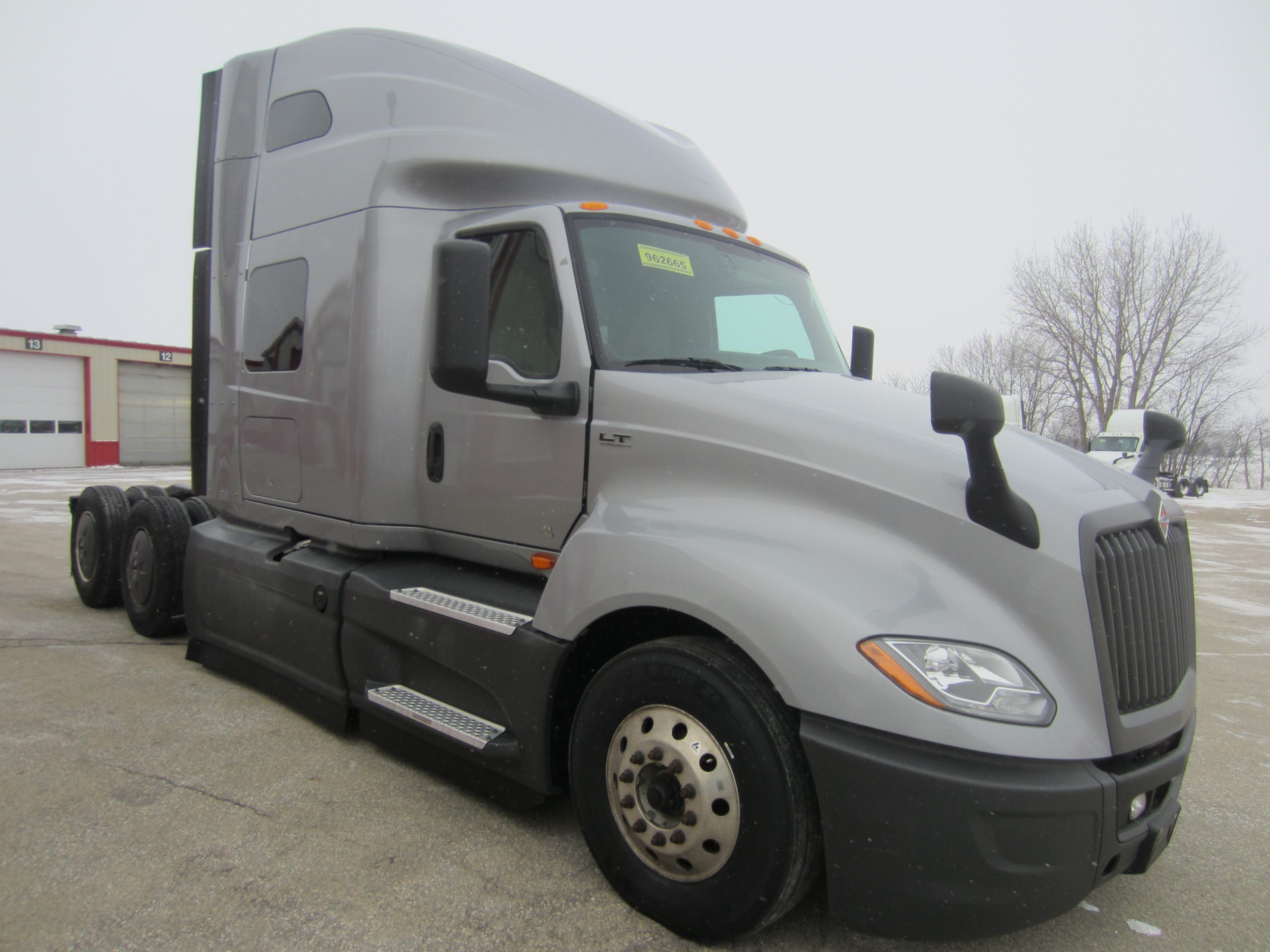 2022 International LT625 2022 International LT625 - image 3 of 6