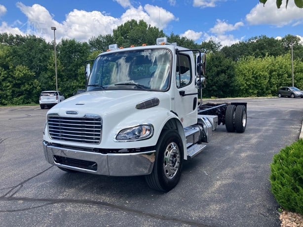 2023 Freightliner M2 106 2023 Freightliner M2 106 - image 1 of 1