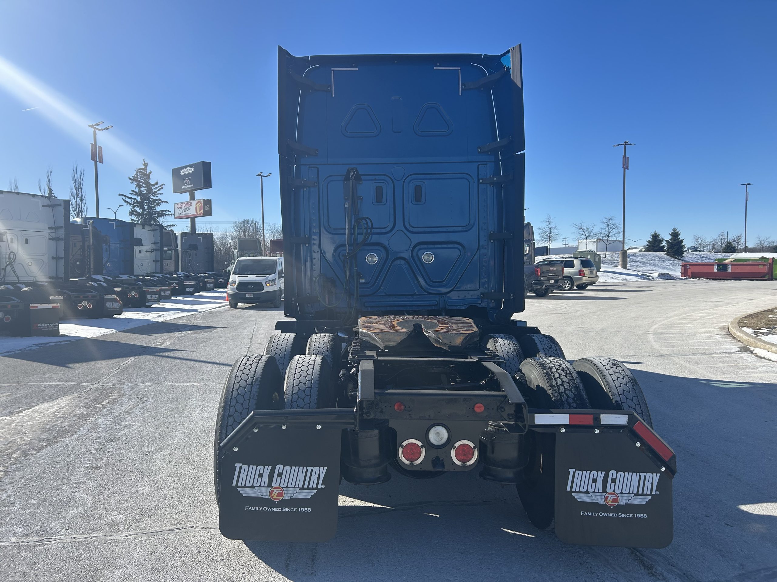 2020 Freightliner CA125 2020 Freightliner CA125 - image 4 of 6