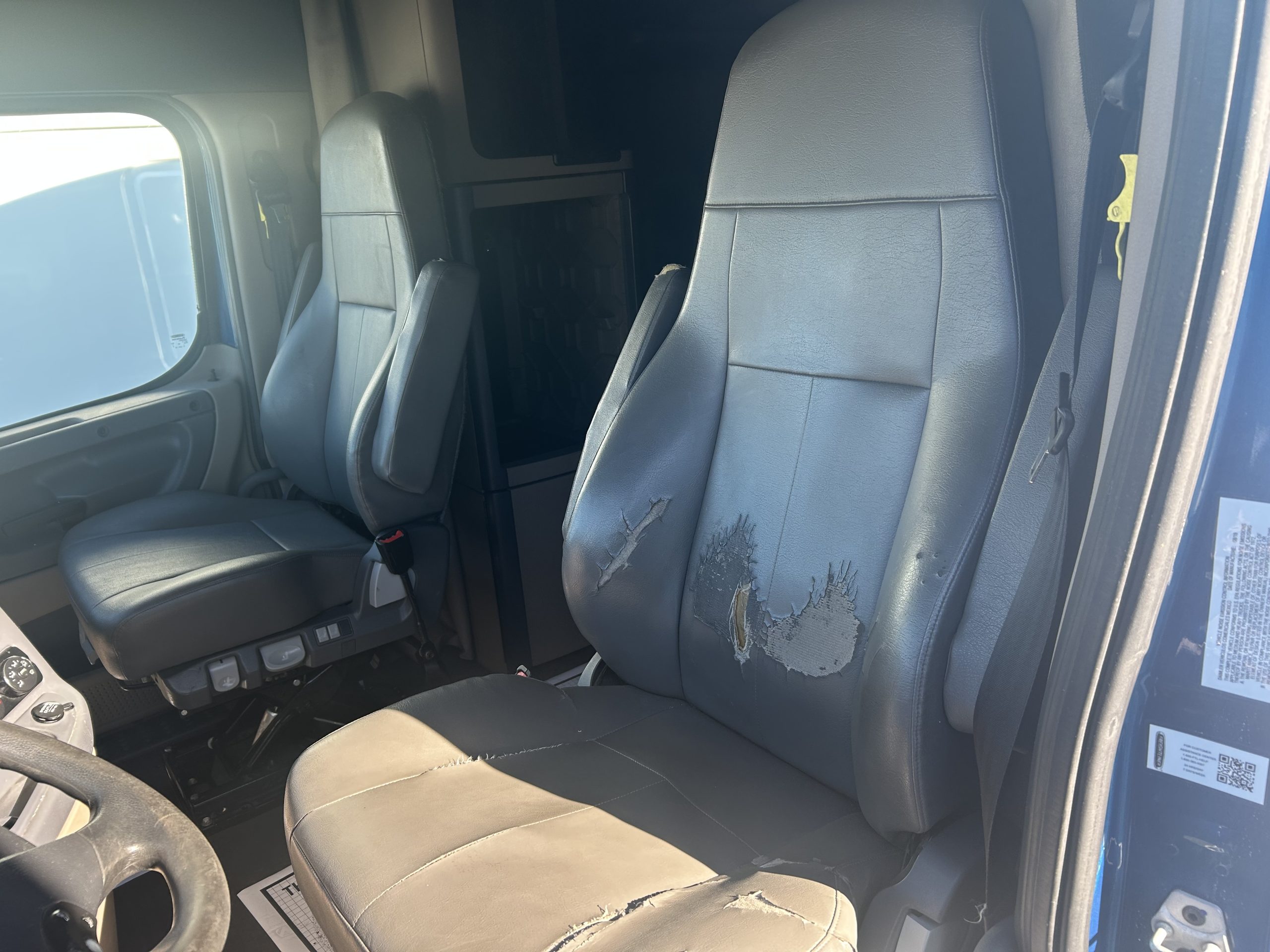 2020 Freightliner CA125 2020 Freightliner CA125 - image 6 of 6