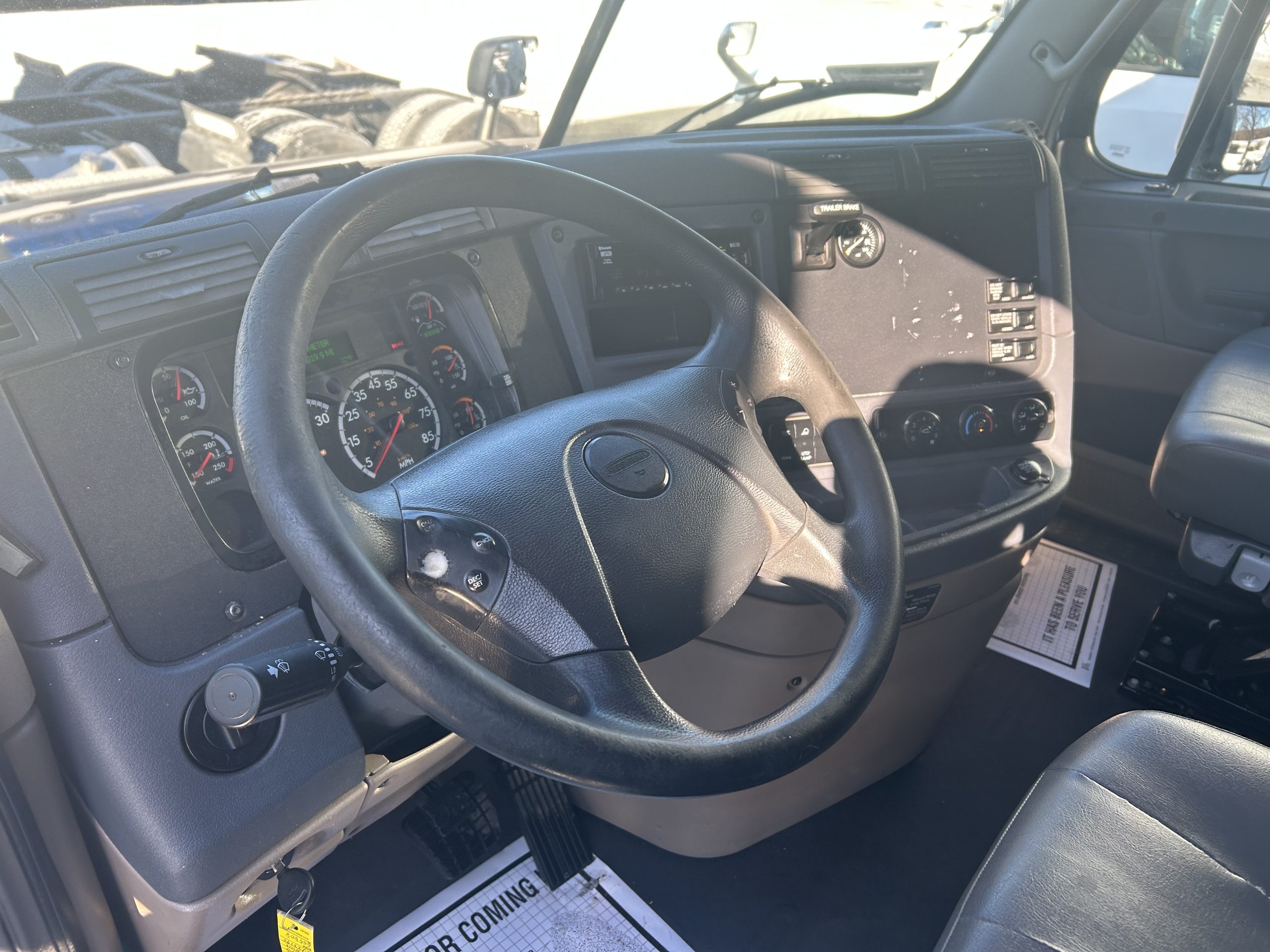 2020 Freightliner CA125 2020 Freightliner CA125 - image 5 of 6