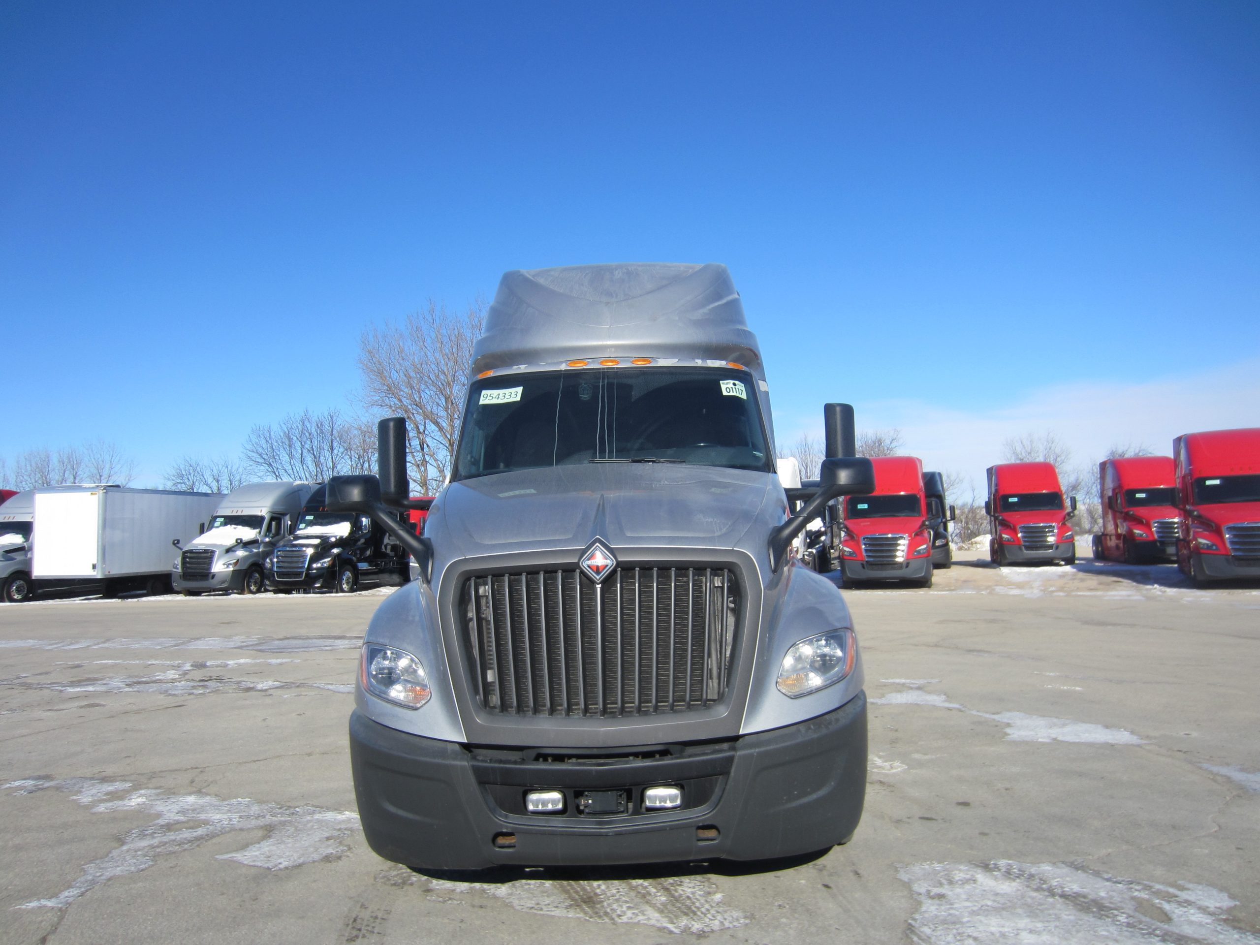 2022 International LT625 2022 International LT625 - image 2 of 6