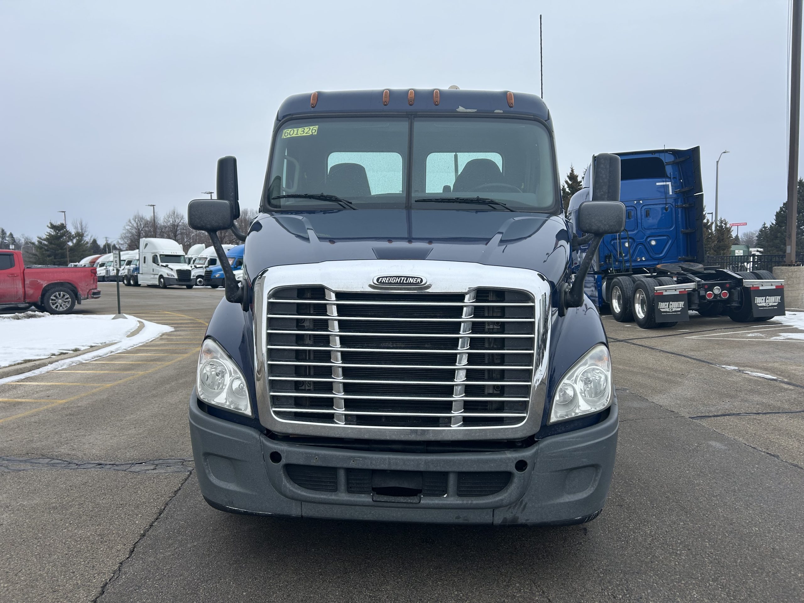 2019 Freightliner CA125 2019 Freightliner CA125 - image 2 of 6