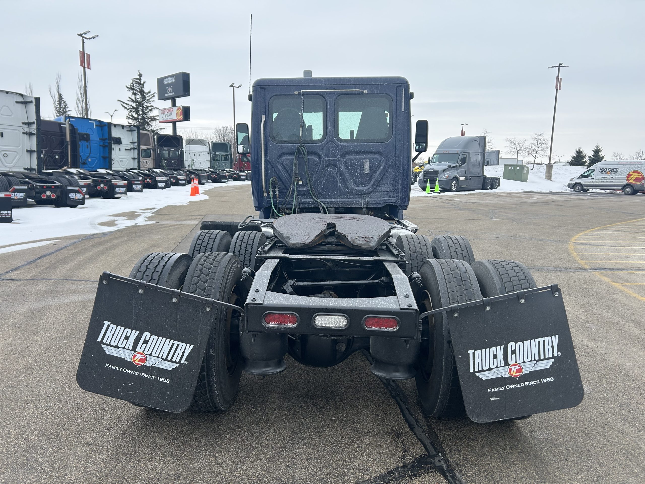 2019 Freightliner CA125 2019 Freightliner CA125 - image 4 of 6