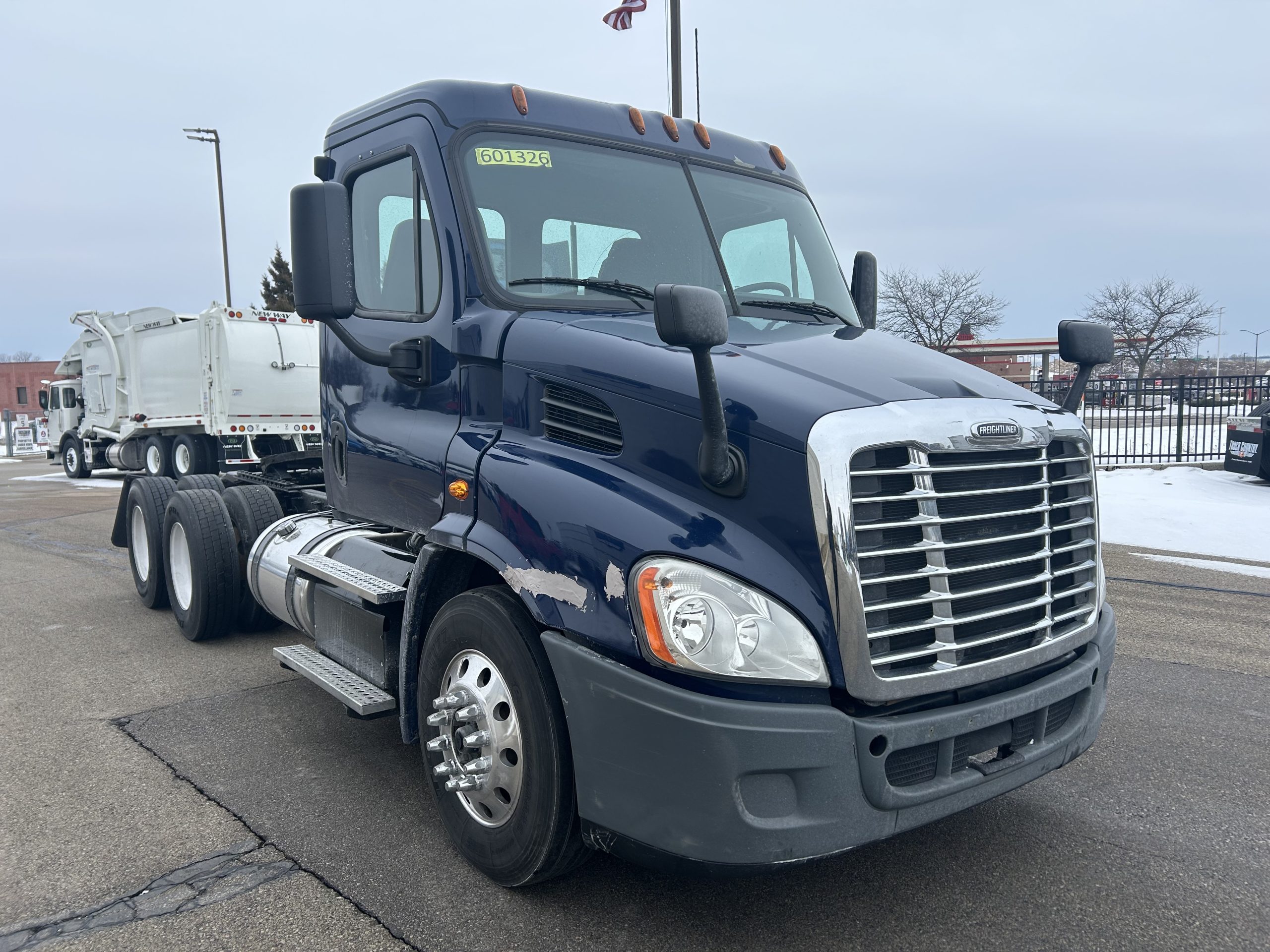 2019 Freightliner CA125 2019 Freightliner CA125 - image 3 of 6