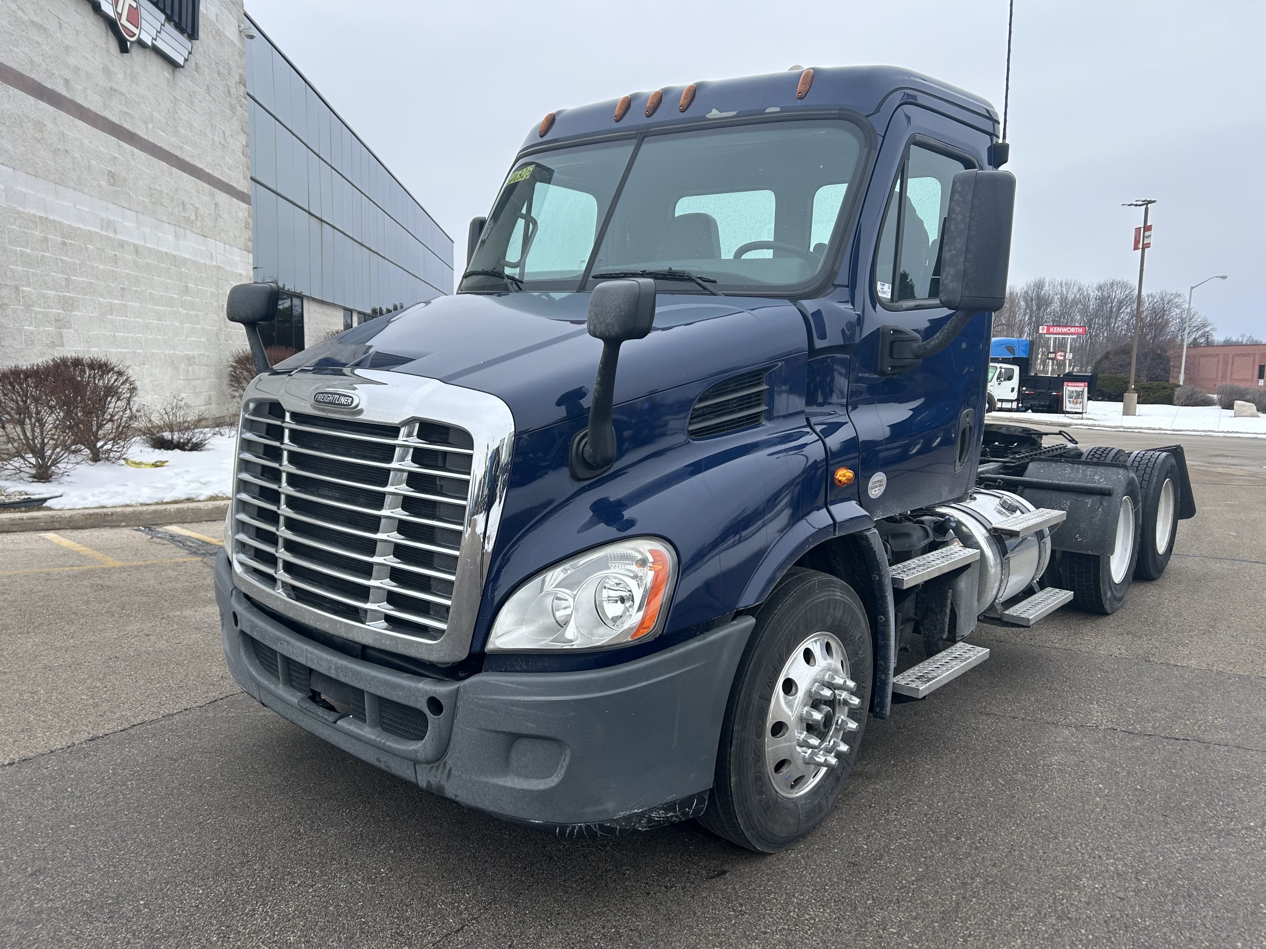 2019 Freightliner CA125 2019 Freightliner CA125 - image 1 of 6