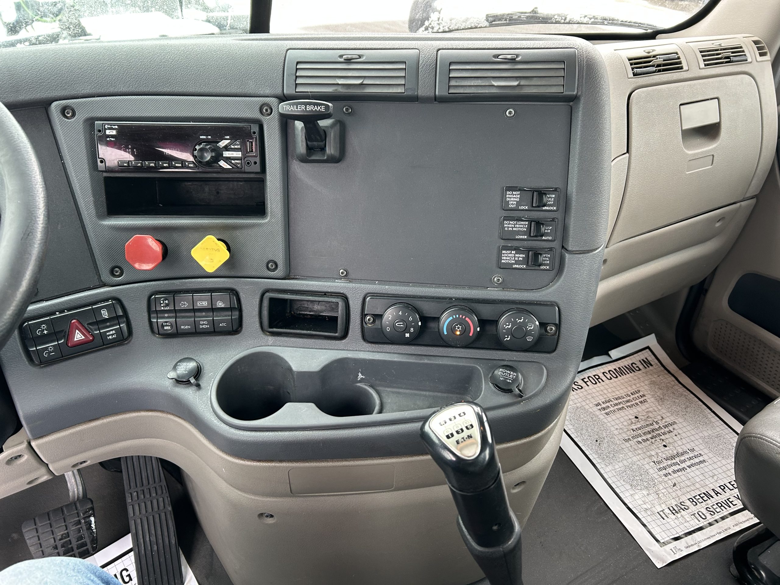 2018 Freightliner CA125 2018 Freightliner CA125 - image 6 of 6