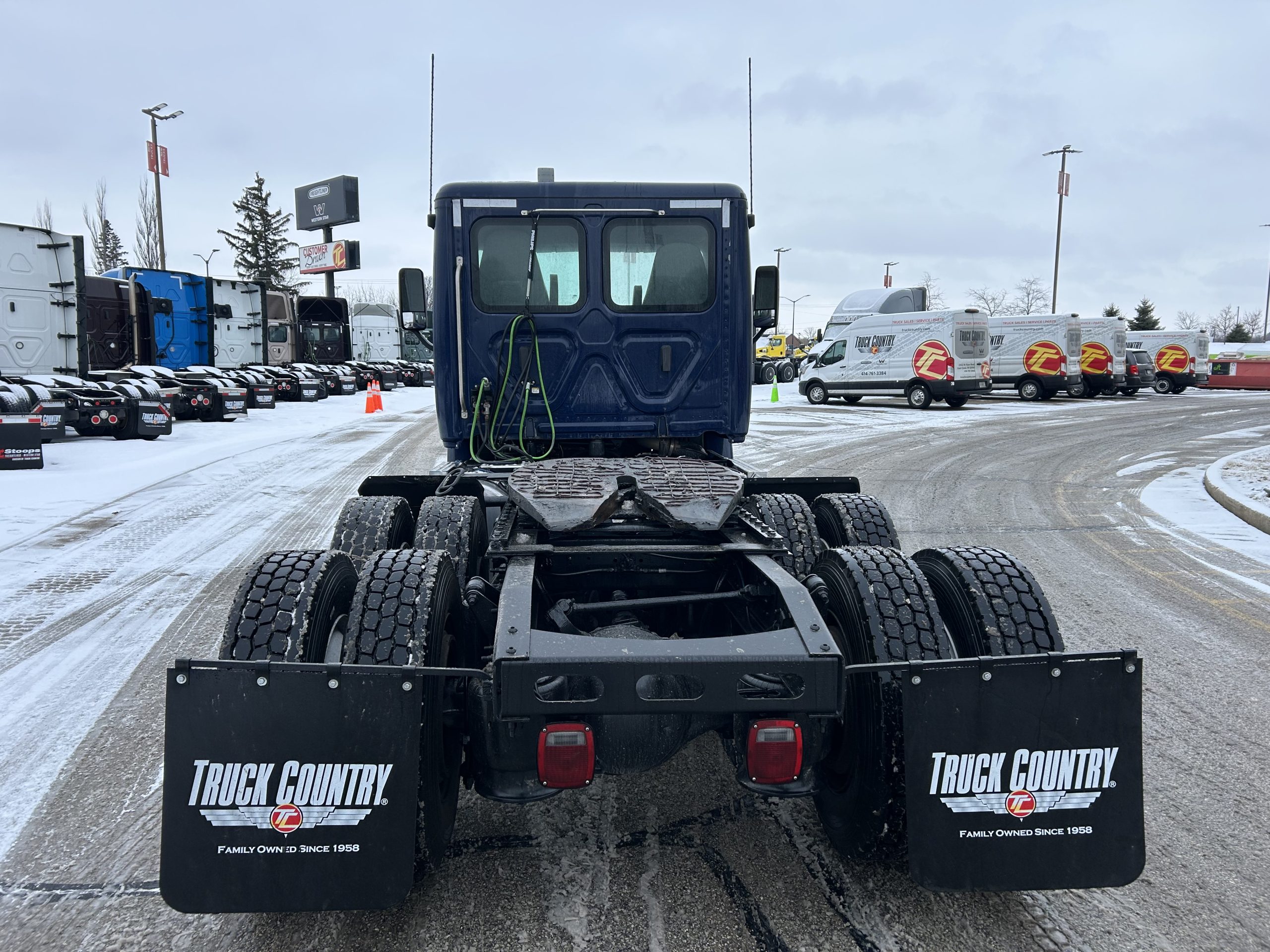 2018 Freightliner CA125 2018 Freightliner CA125 - image 4 of 6
