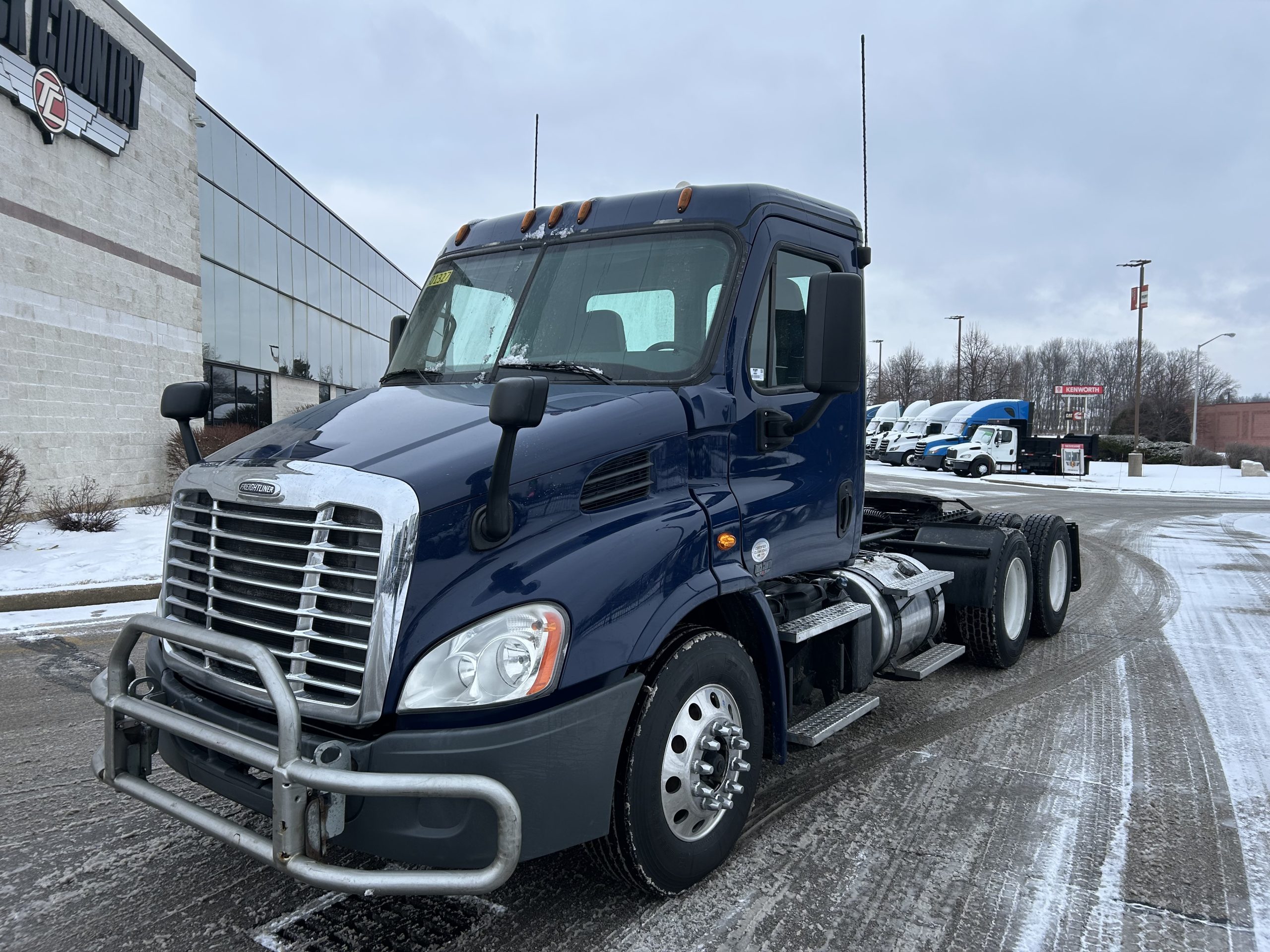 2018 Freightliner CA125 2018 Freightliner CA125 - image 1 of 6