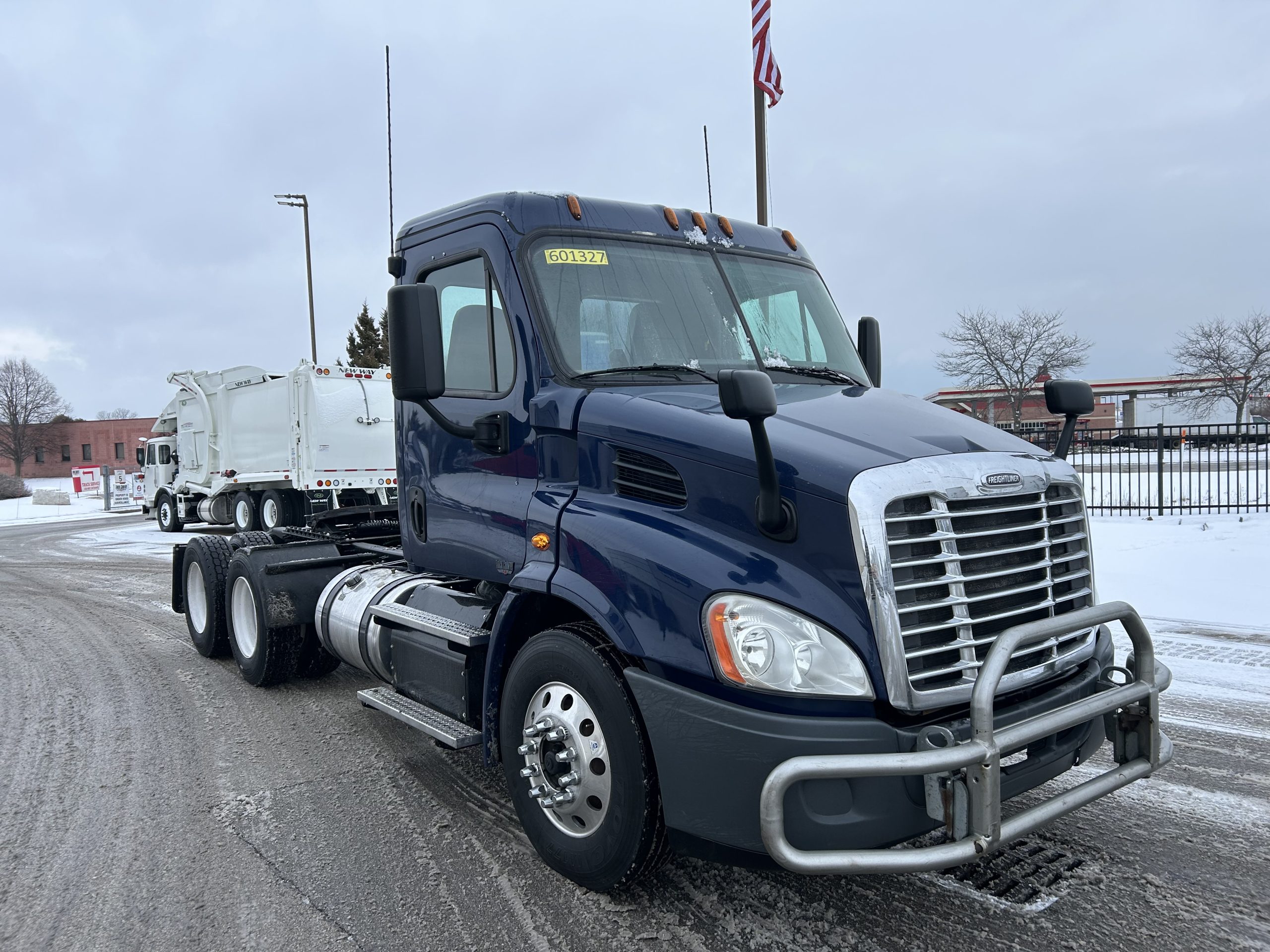 2018 Freightliner CA125 2018 Freightliner CA125 - image 3 of 6