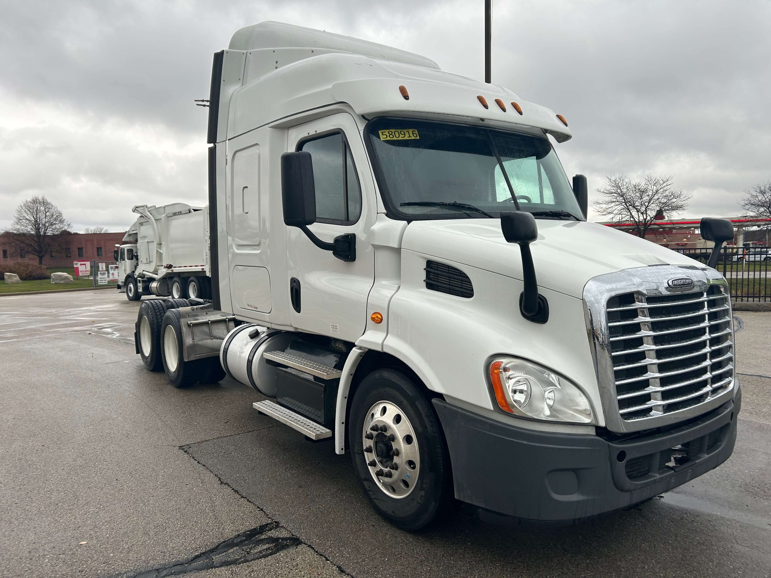 2018 Freightliner CA113 2018 Freightliner CA113 - image 3 of 6