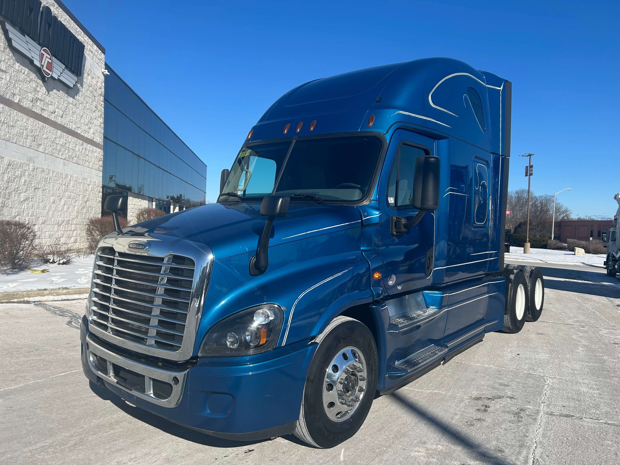 2020 Freightliner CA125 2020 Freightliner CA125 - image 1 of 6