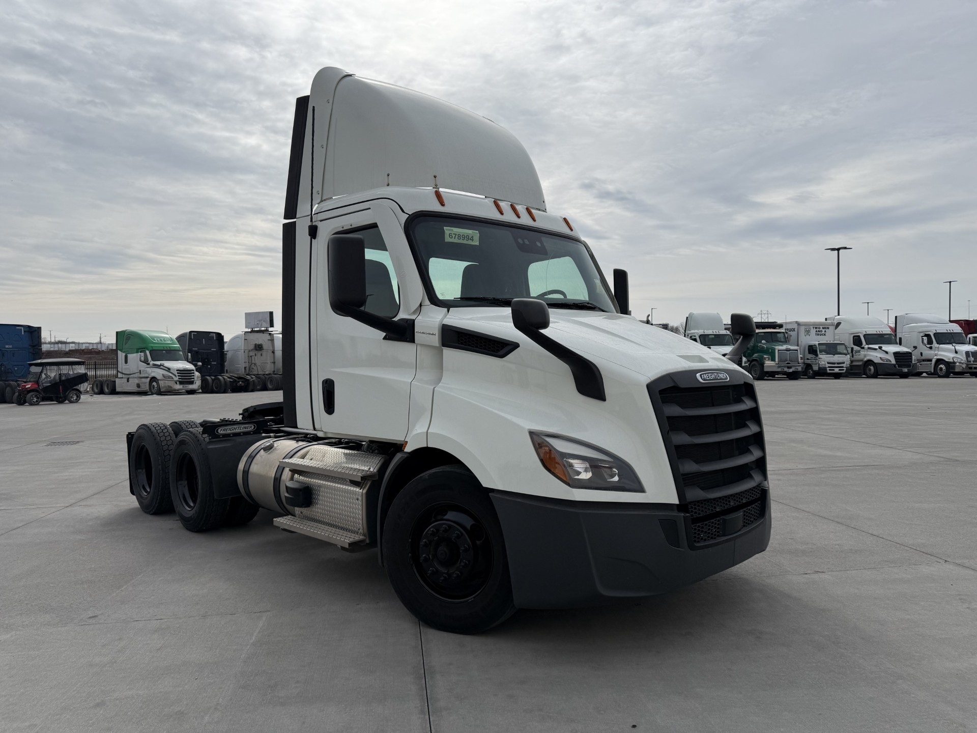 2021 Freightliner PE116DC 2021 Freightliner PE116DC - image 2 of 5