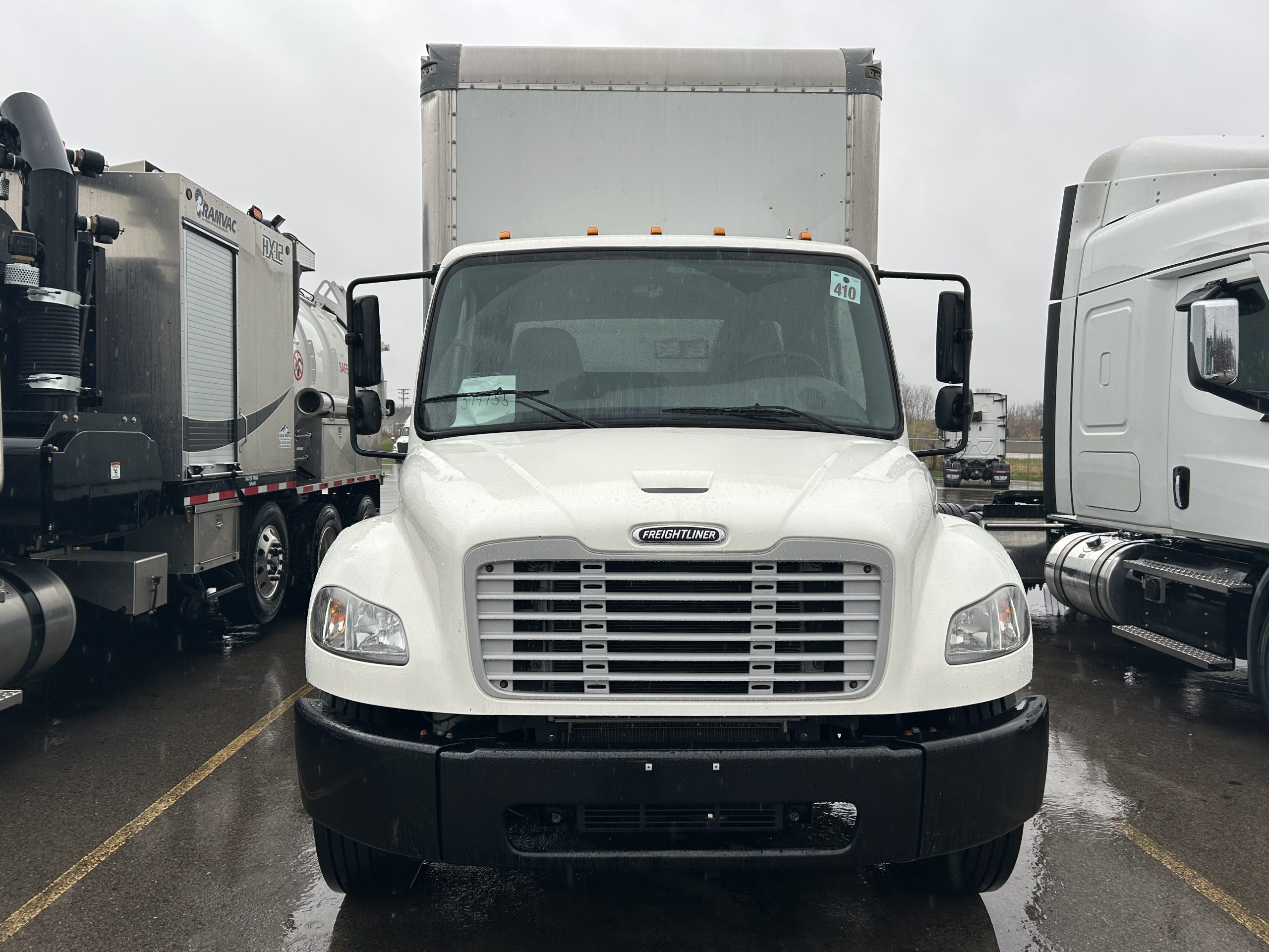 2021 Freightliner M2 106 2021 Freightliner M2 106 - image 2 of 6
