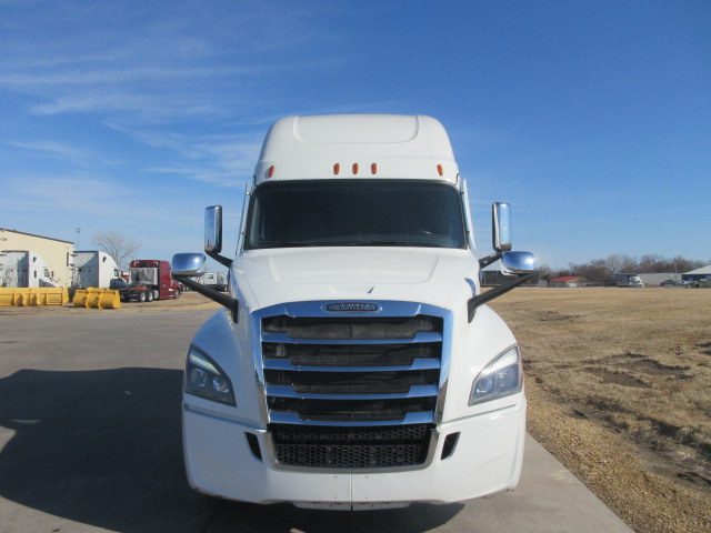 2023 Freightliner PT126SLP 2023 Freightliner PT126SLP - image 2 of 6
