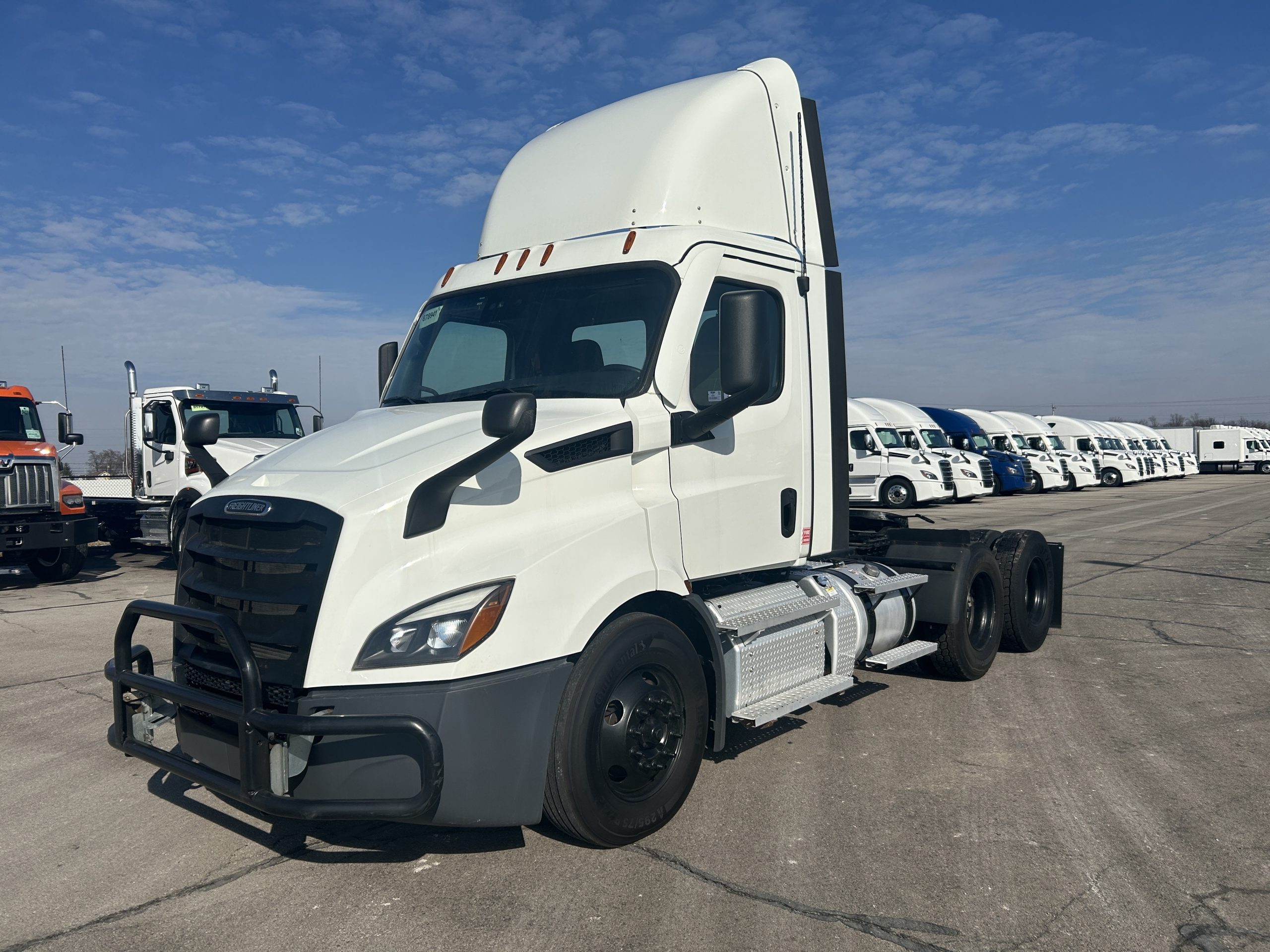 2021 Freightliner PE116DC 2021 Freightliner PE116DC - image 2 of 5