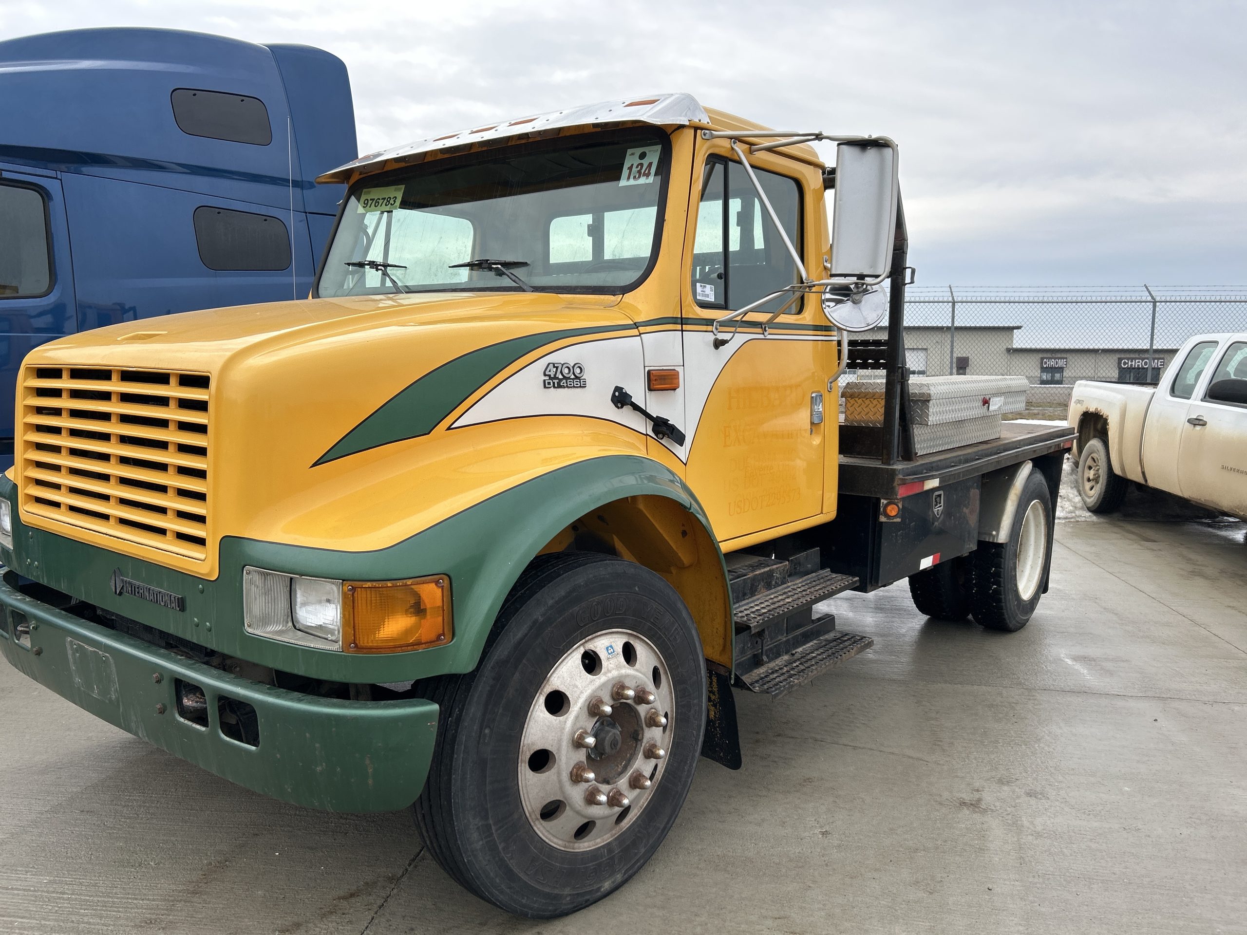 2001 International 4600 2001 International 4600 - image 1 of 4