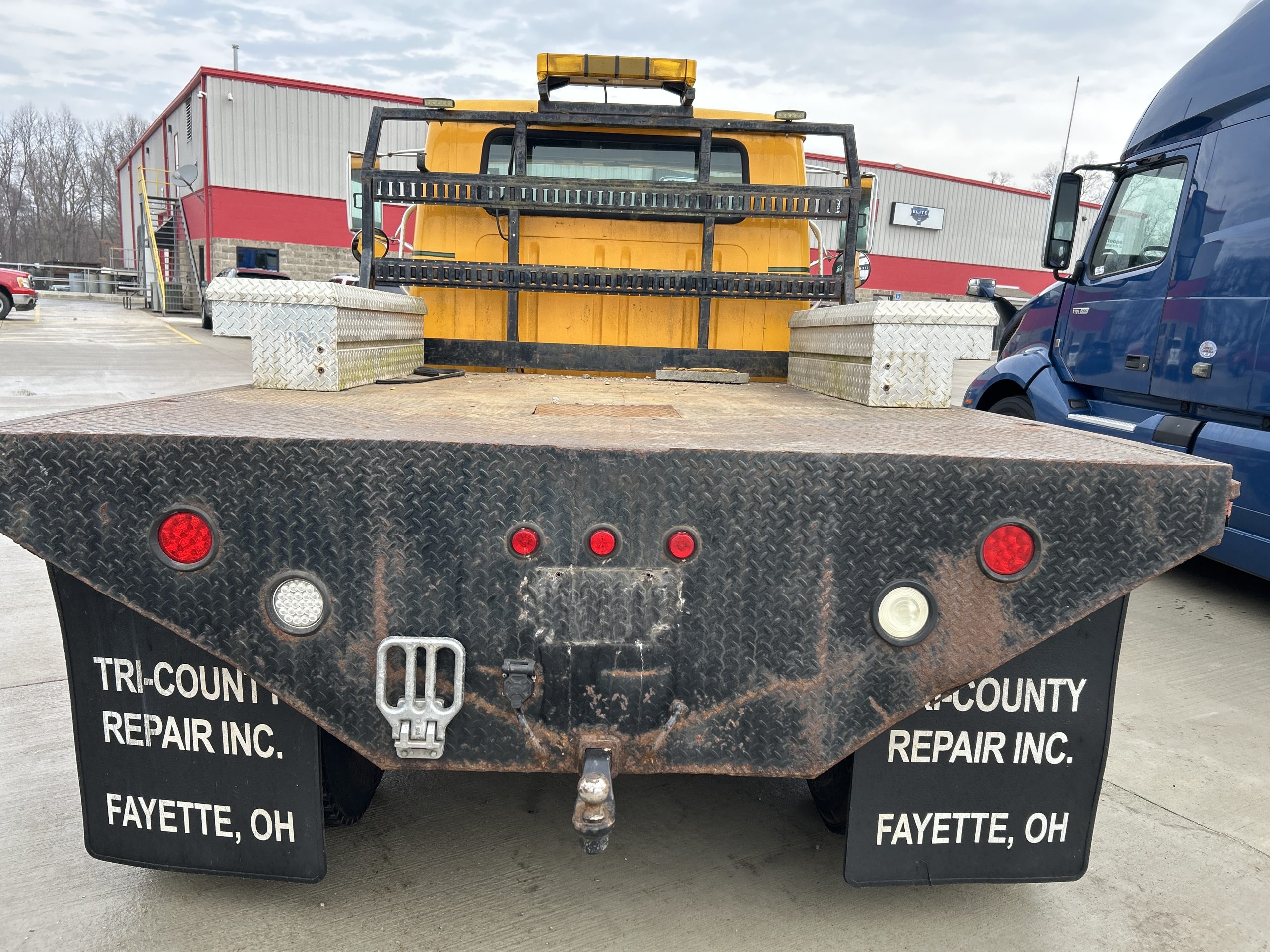 2001 International 4600 2001 International 4600 - image 3 of 4