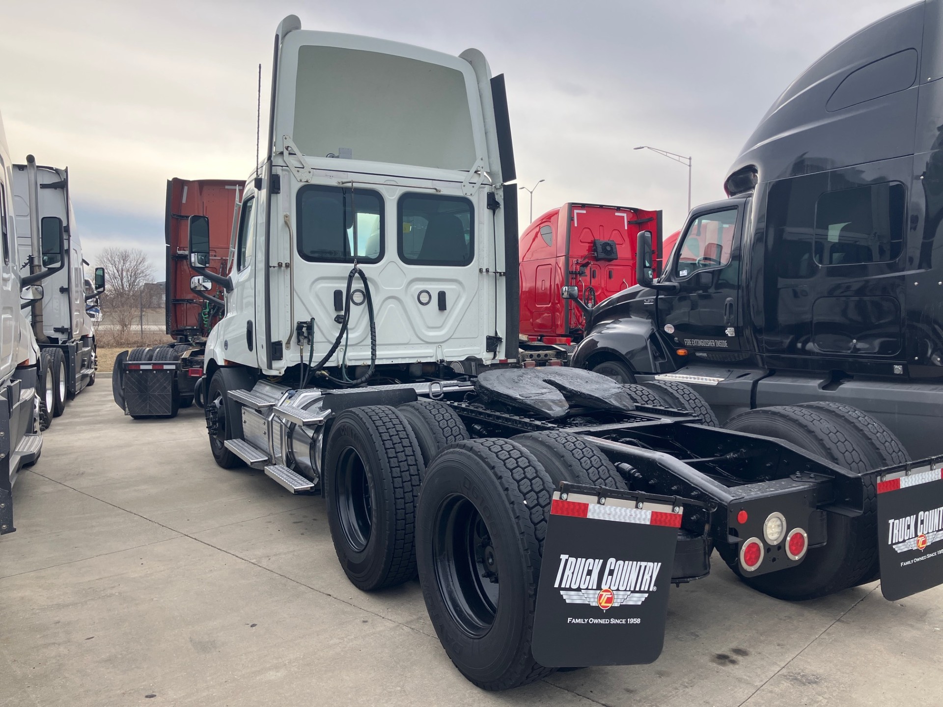 2021 Freightliner PE116DC 2021 Freightliner PE116DC - image 5 of 6