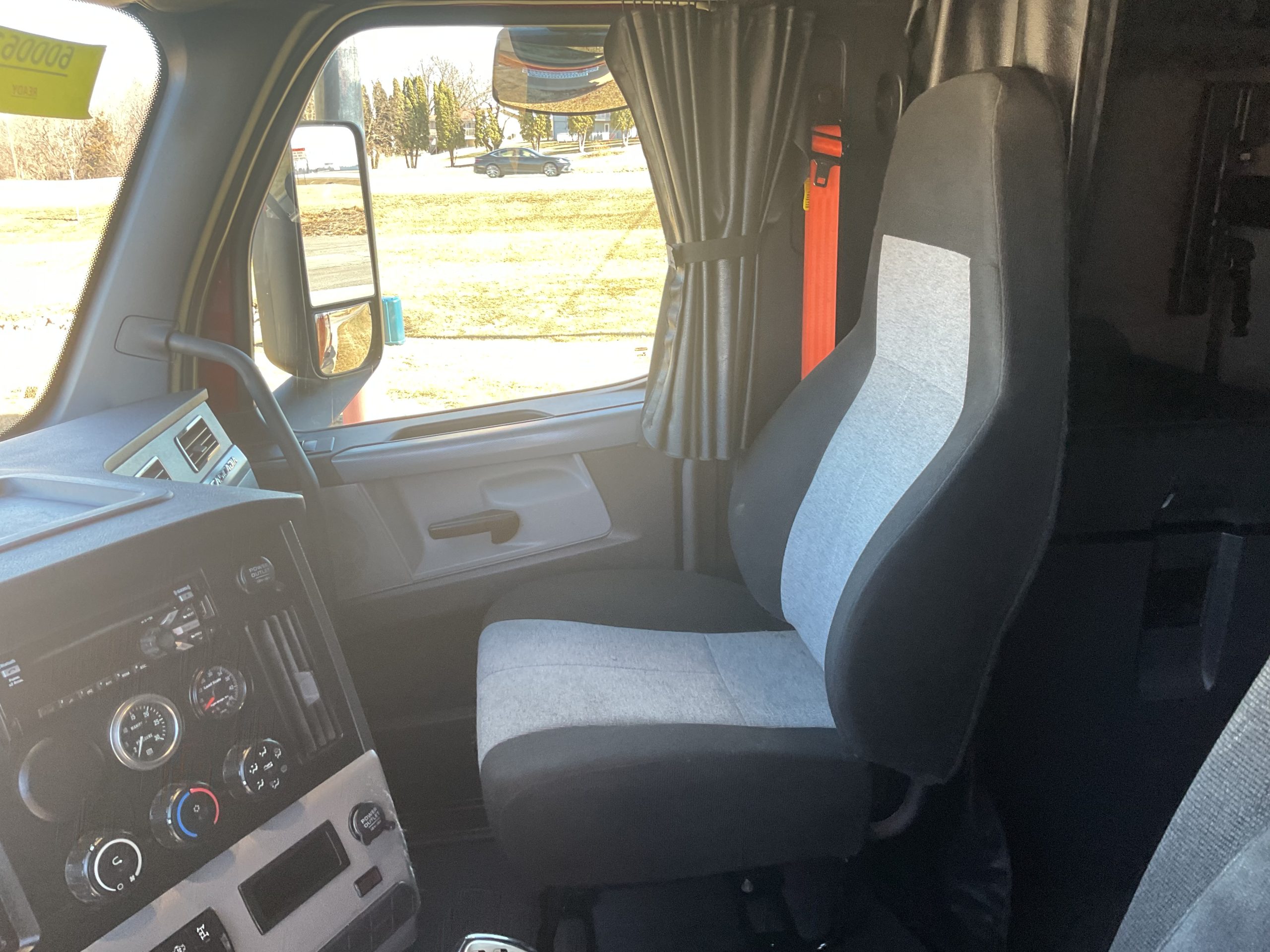 2019 Freightliner PT126SLP 2019 Freightliner PT126SLP - image 5 of 6