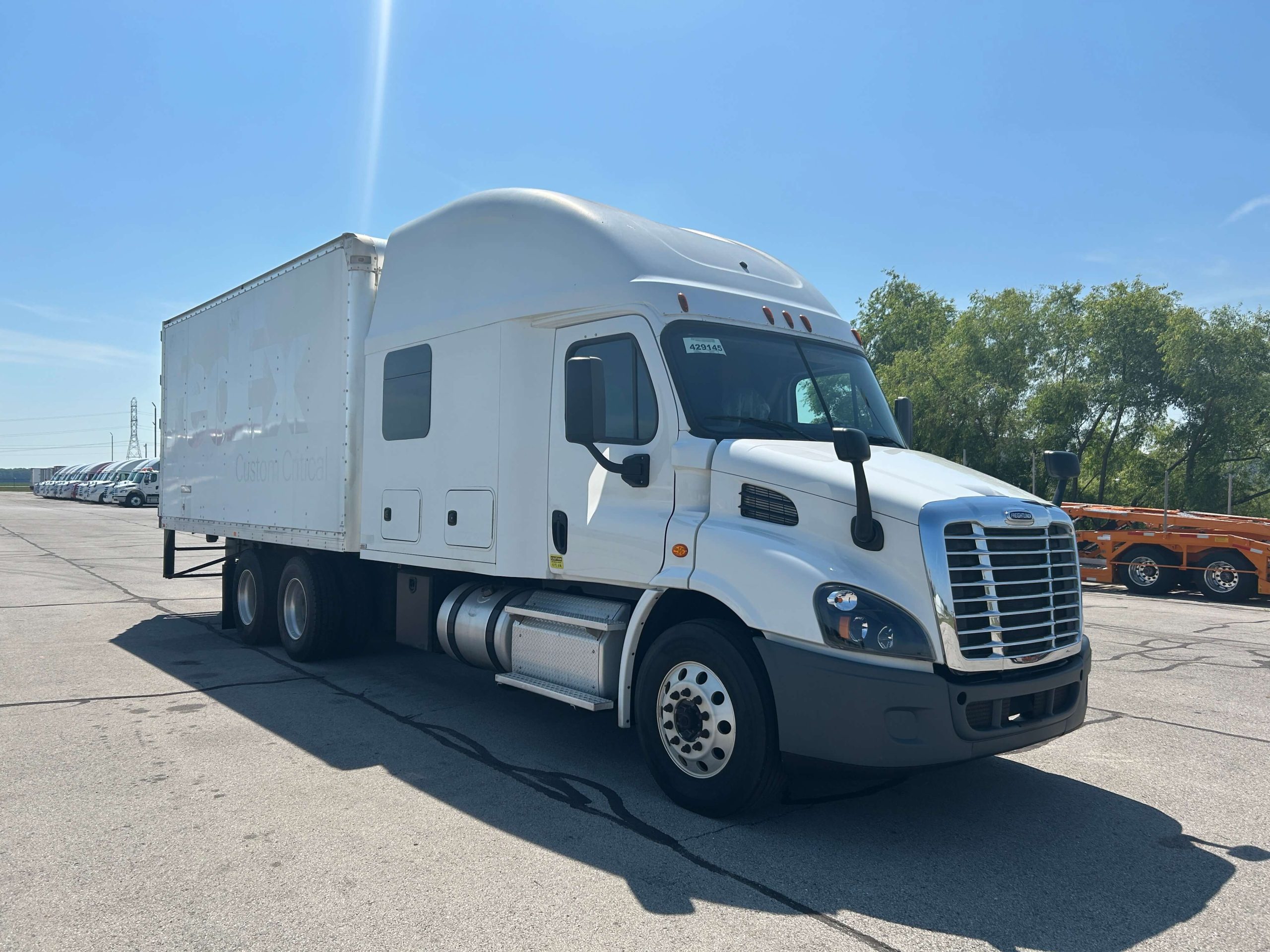 2016 Freightliner CA113 2016 Freightliner CA113 - image 3 of 6
