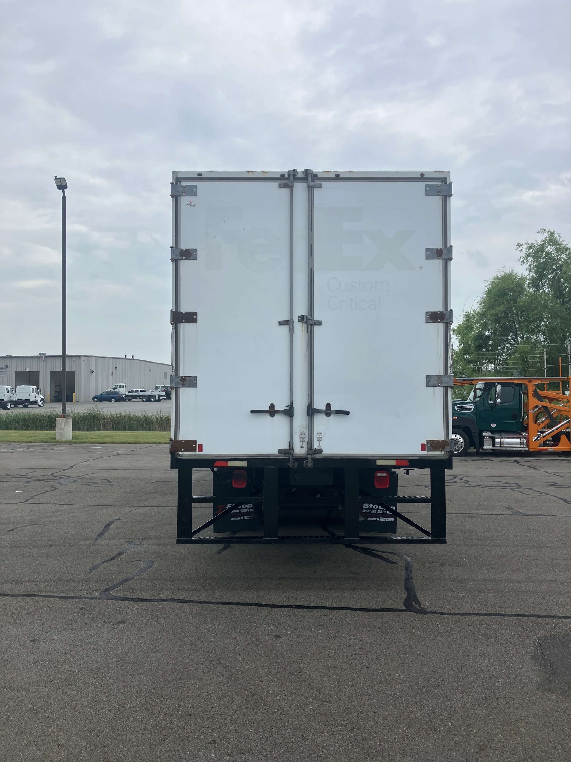 2016 Freightliner CA113 2016 Freightliner CA113 - image 4 of 6