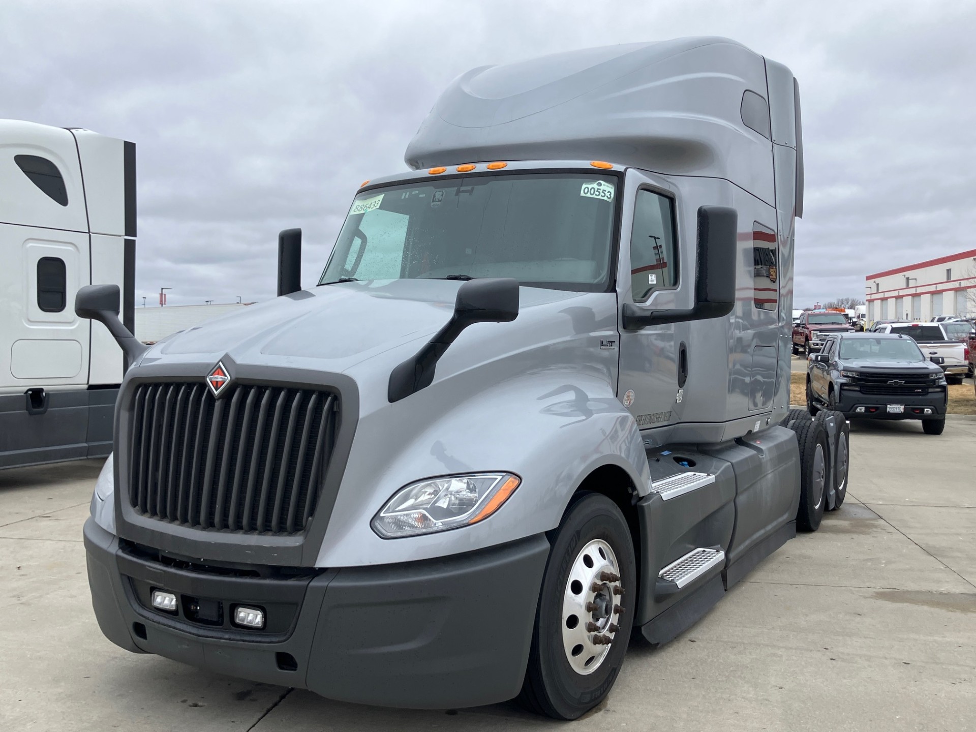 2022 International LT625 2022 International LT625 - image 2 of 6