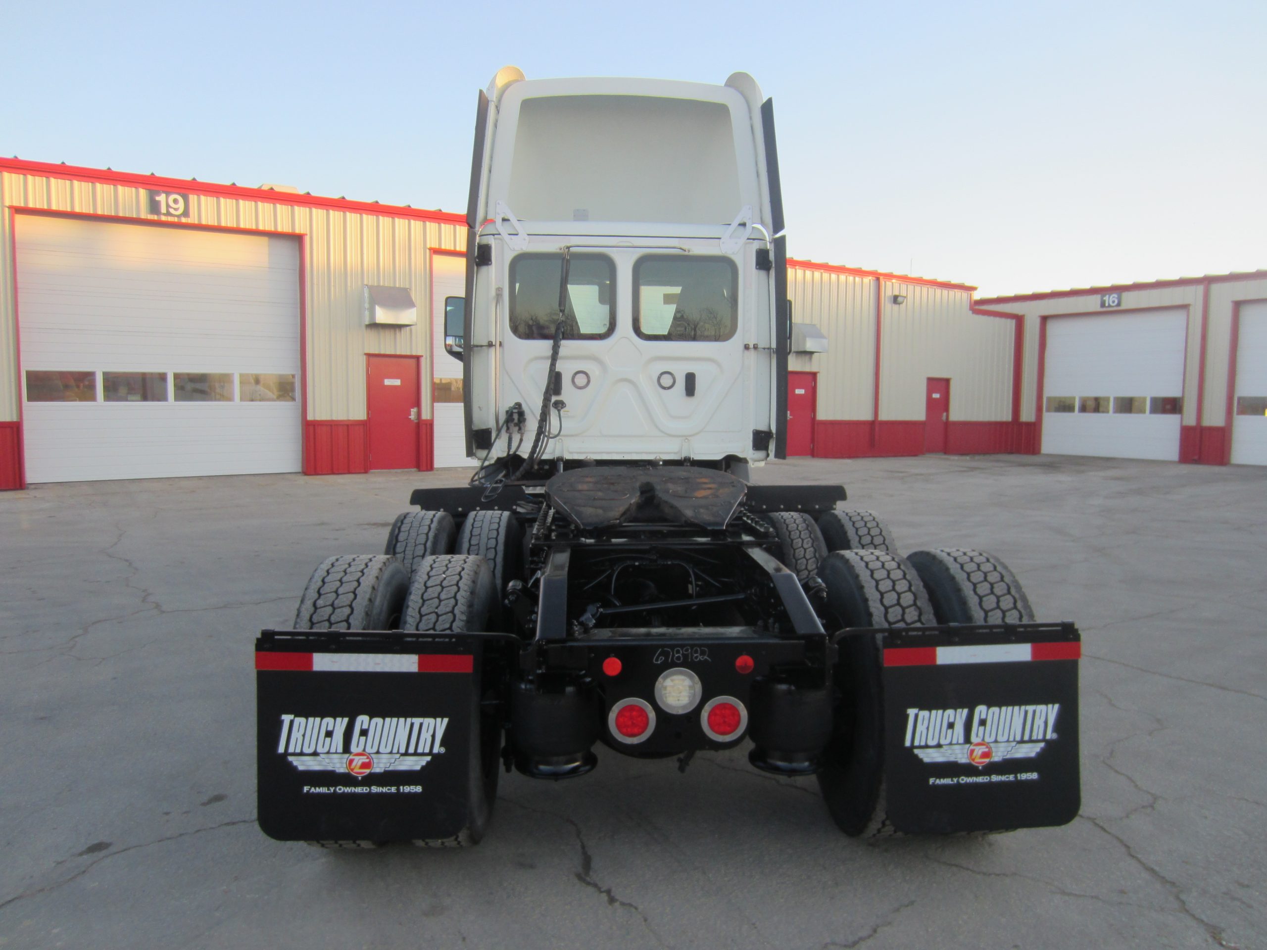 2021 Freightliner PE116DC 2021 Freightliner PE116DC - image 4 of 6