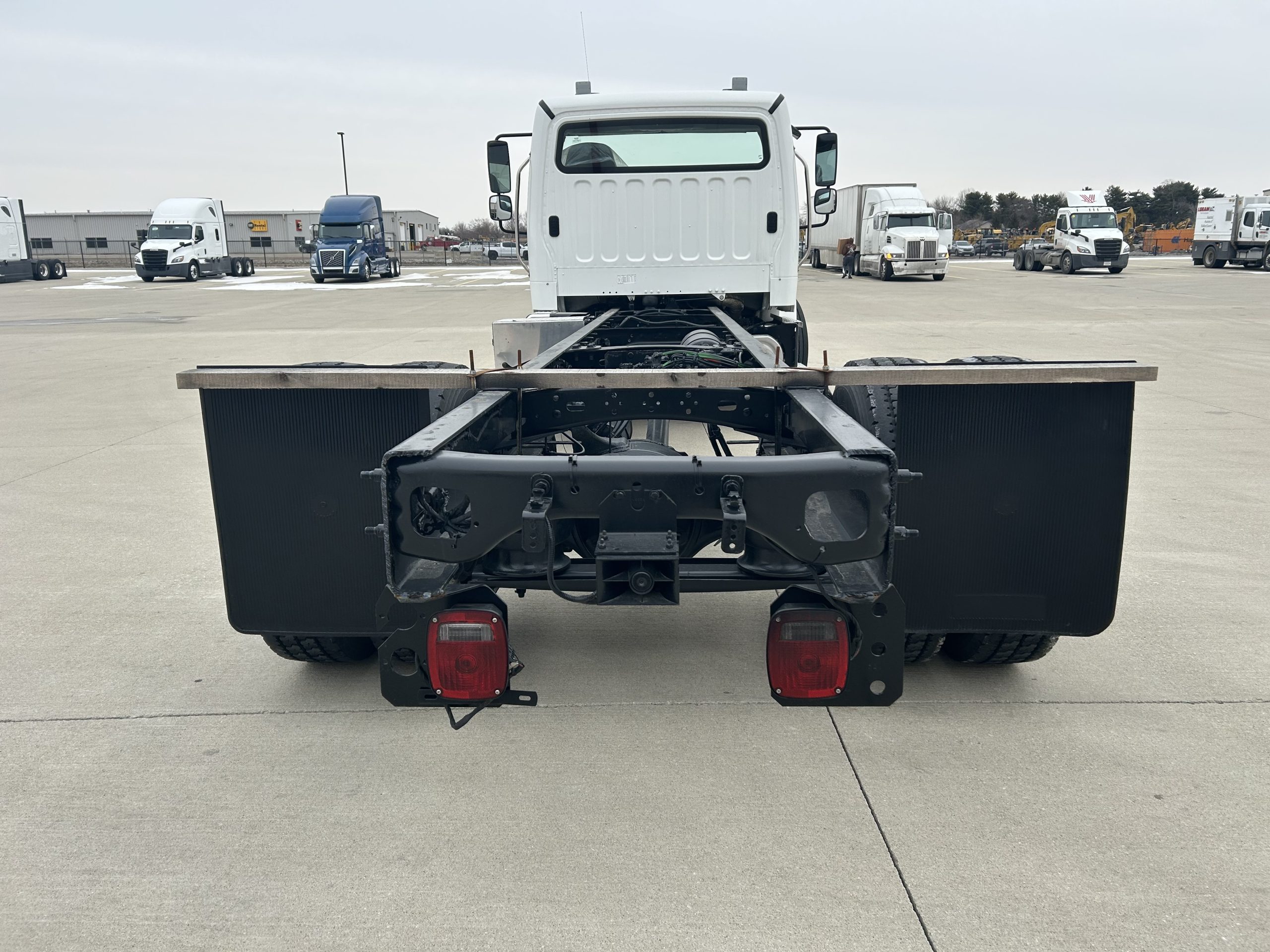 2023 Freightliner M2 106 2023 Freightliner M2 106 - image 4 of 6