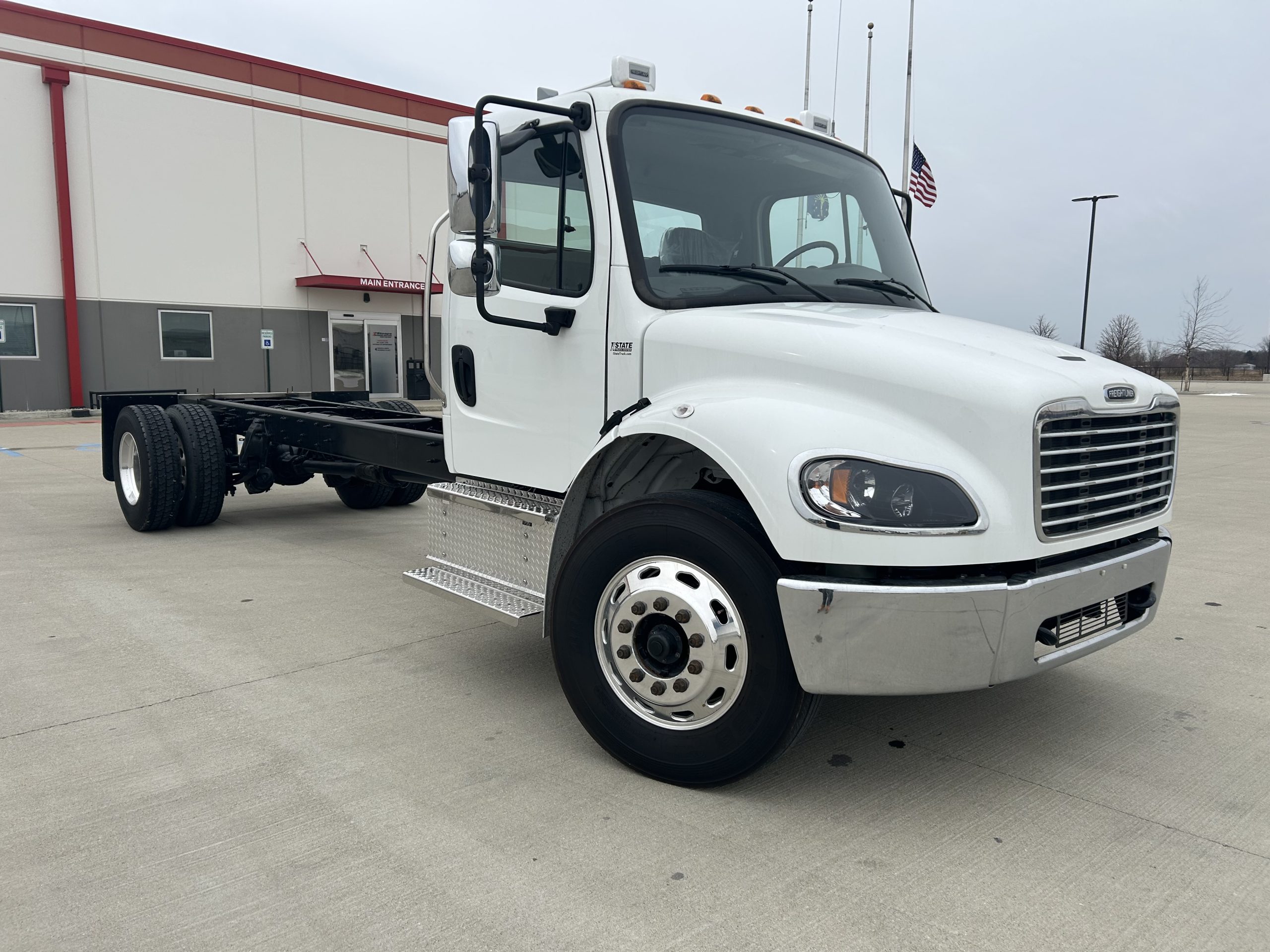 2023 Freightliner M2 106 2023 Freightliner M2 106 - image 3 of 6