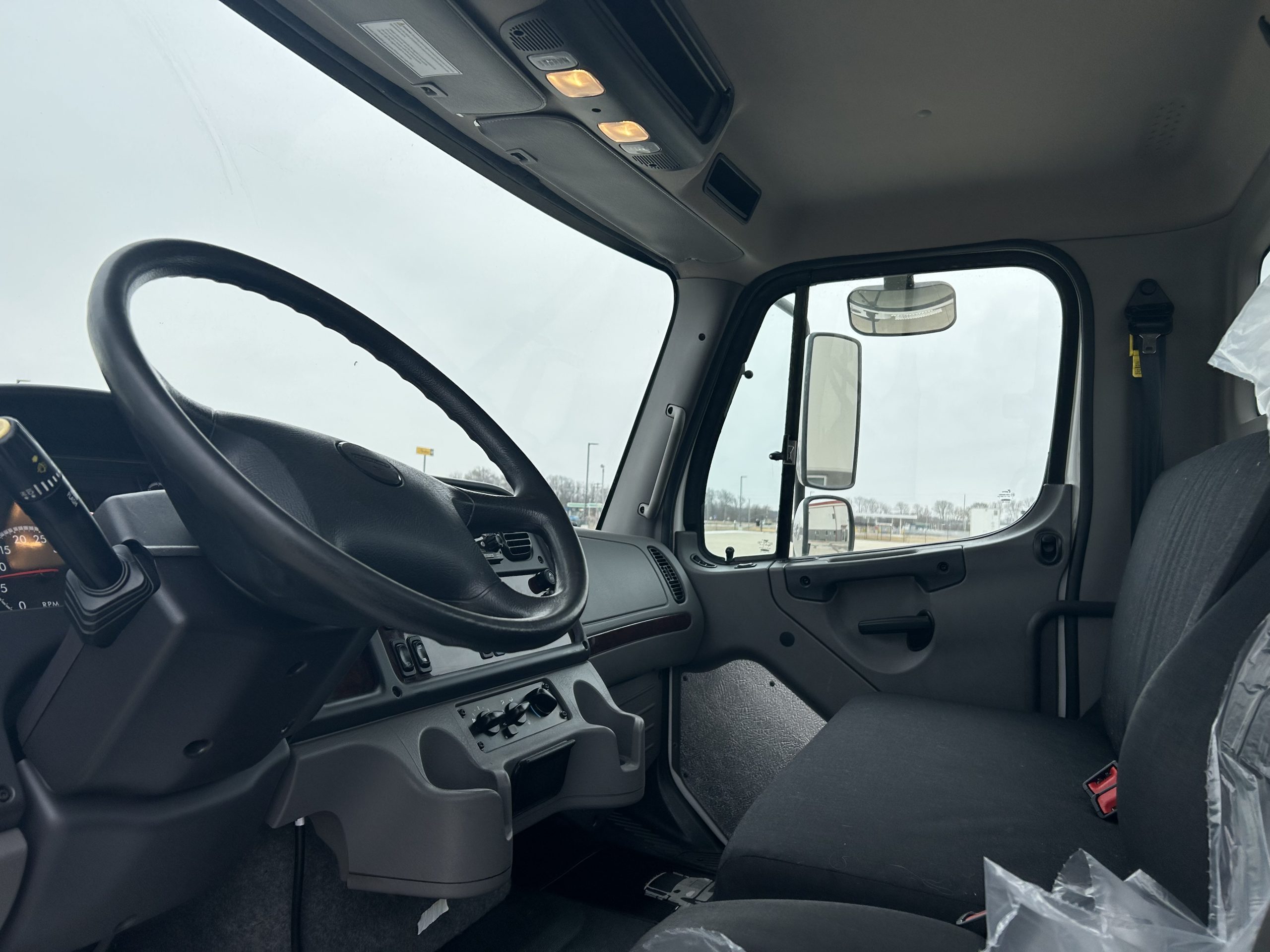 2023 Freightliner M2 106 2023 Freightliner M2 106 - image 5 of 6