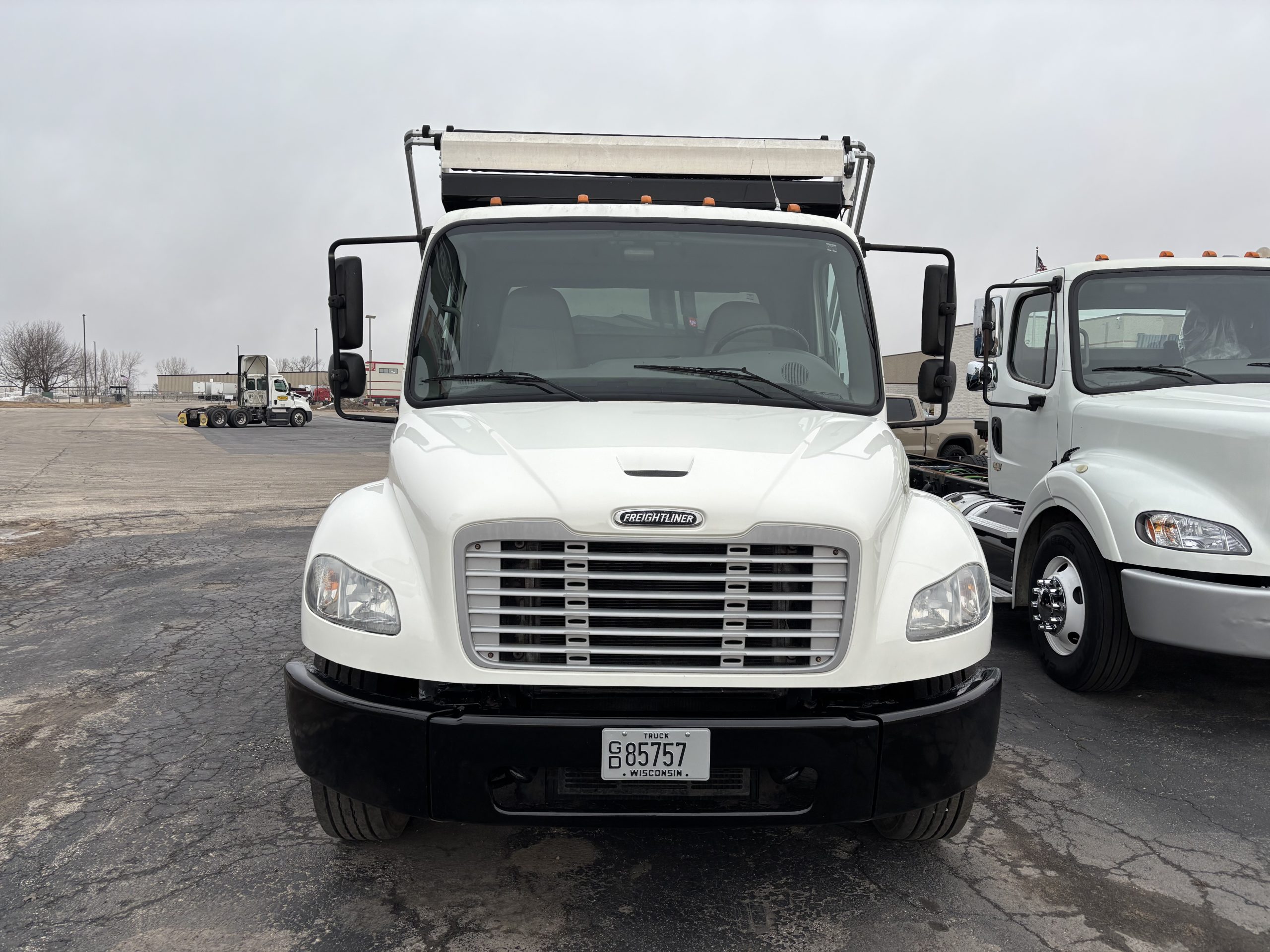 2015 Freightliner M2 106 2015 Freightliner M2 106 - image 2 of 6