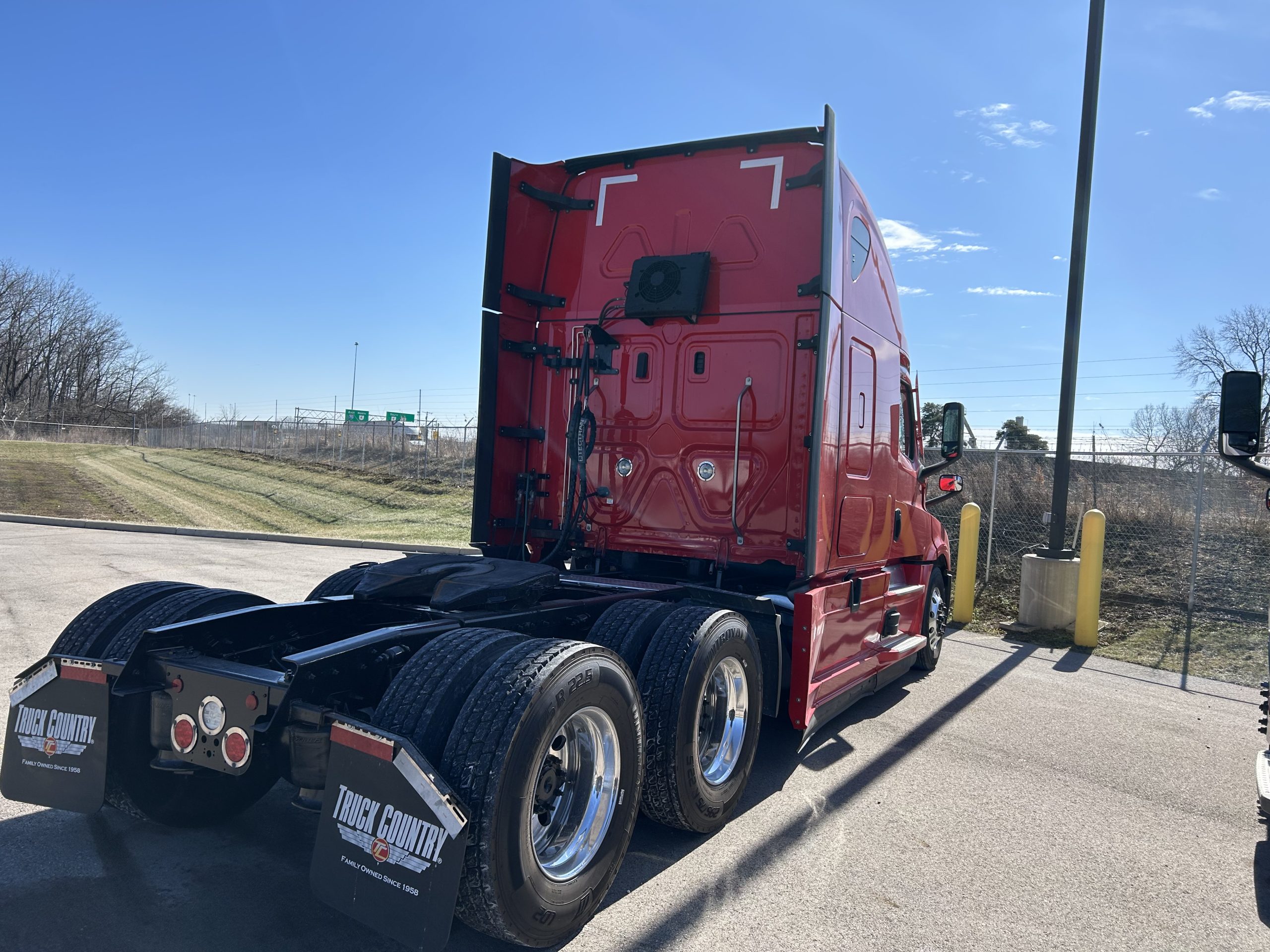 2023 Freightliner PT126SLP 2023 Freightliner PT126SLP - image 2 of 4