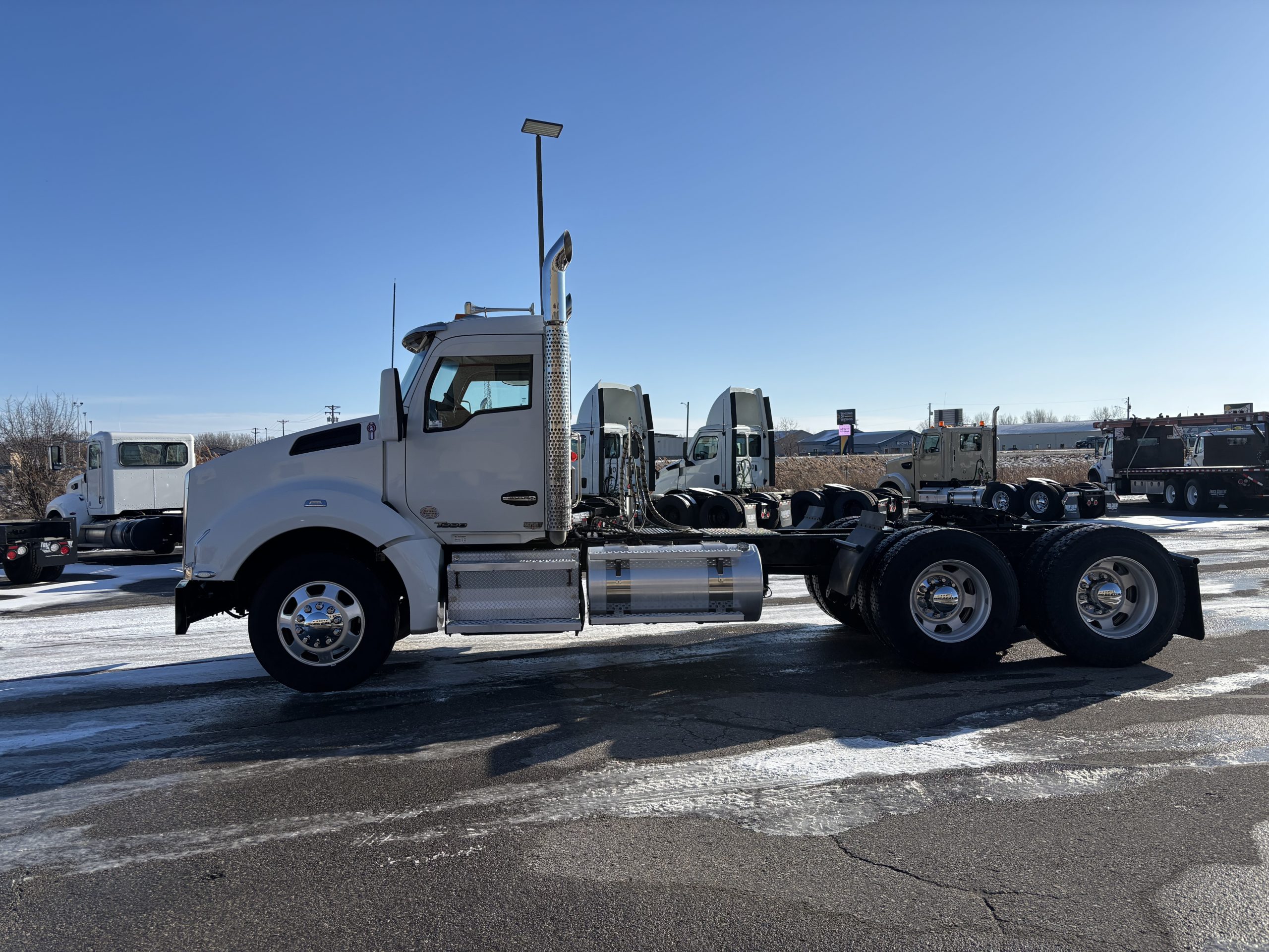 2019 Kenworth T880 2019 Kenworth T880 - image 5 of 6
