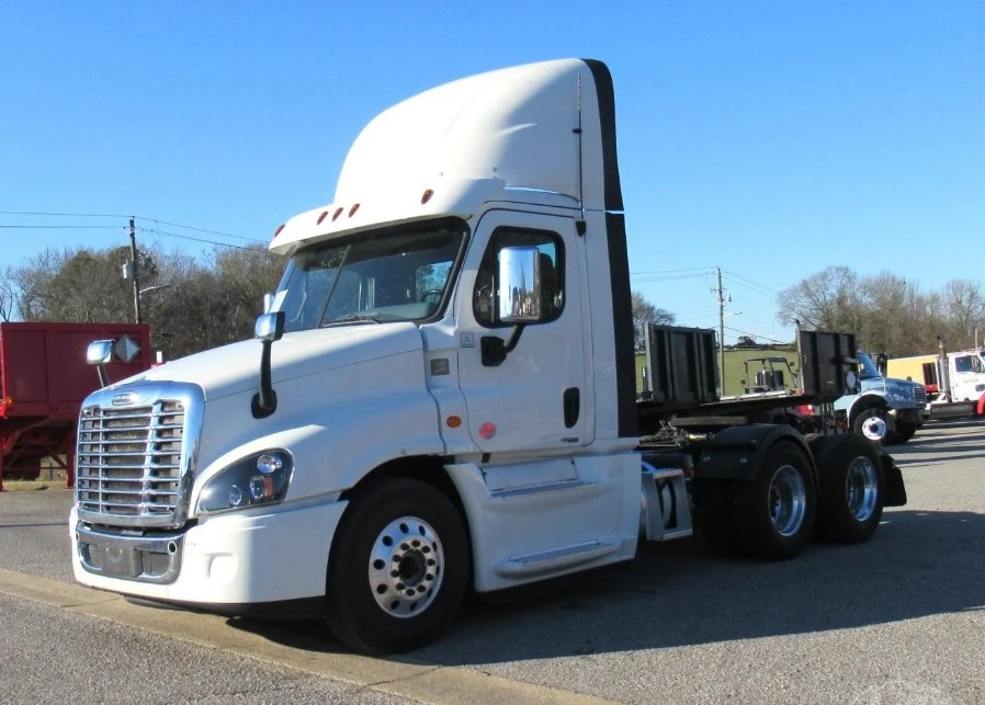 2018 Freightliner CA125DC 2018 Freightliner CA125DC - image 1 of 1